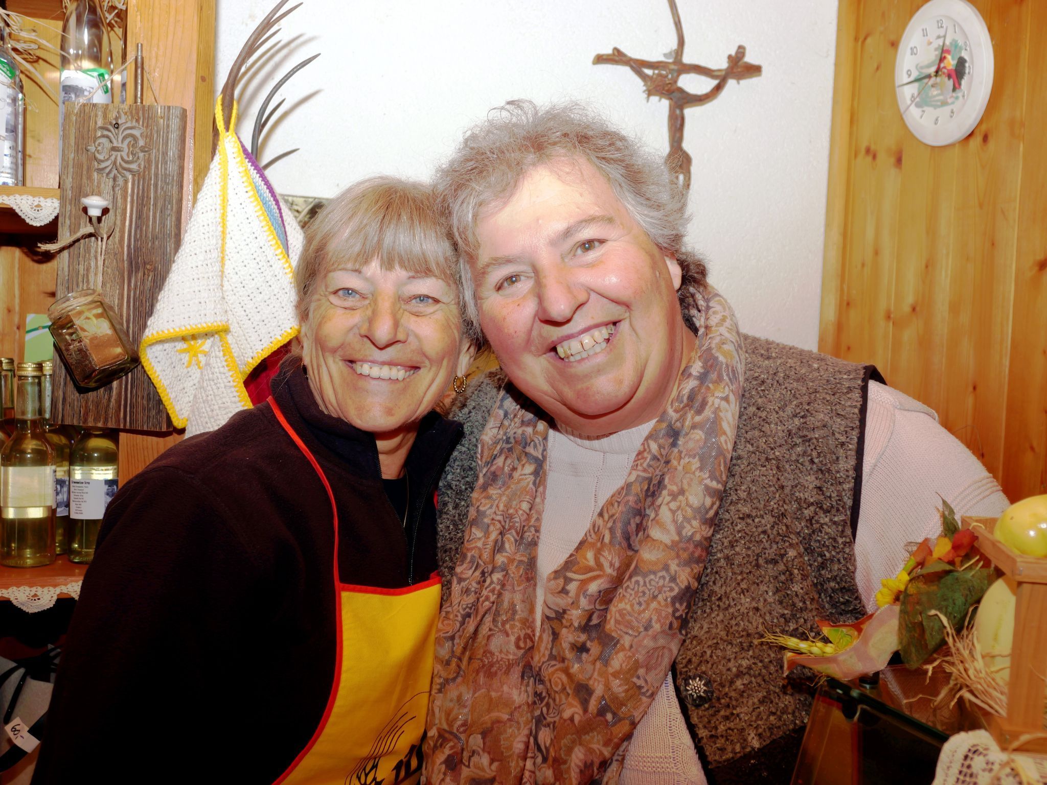 Ehrentraud Lederle und Helga Tschabrun feierten das Hoffest.