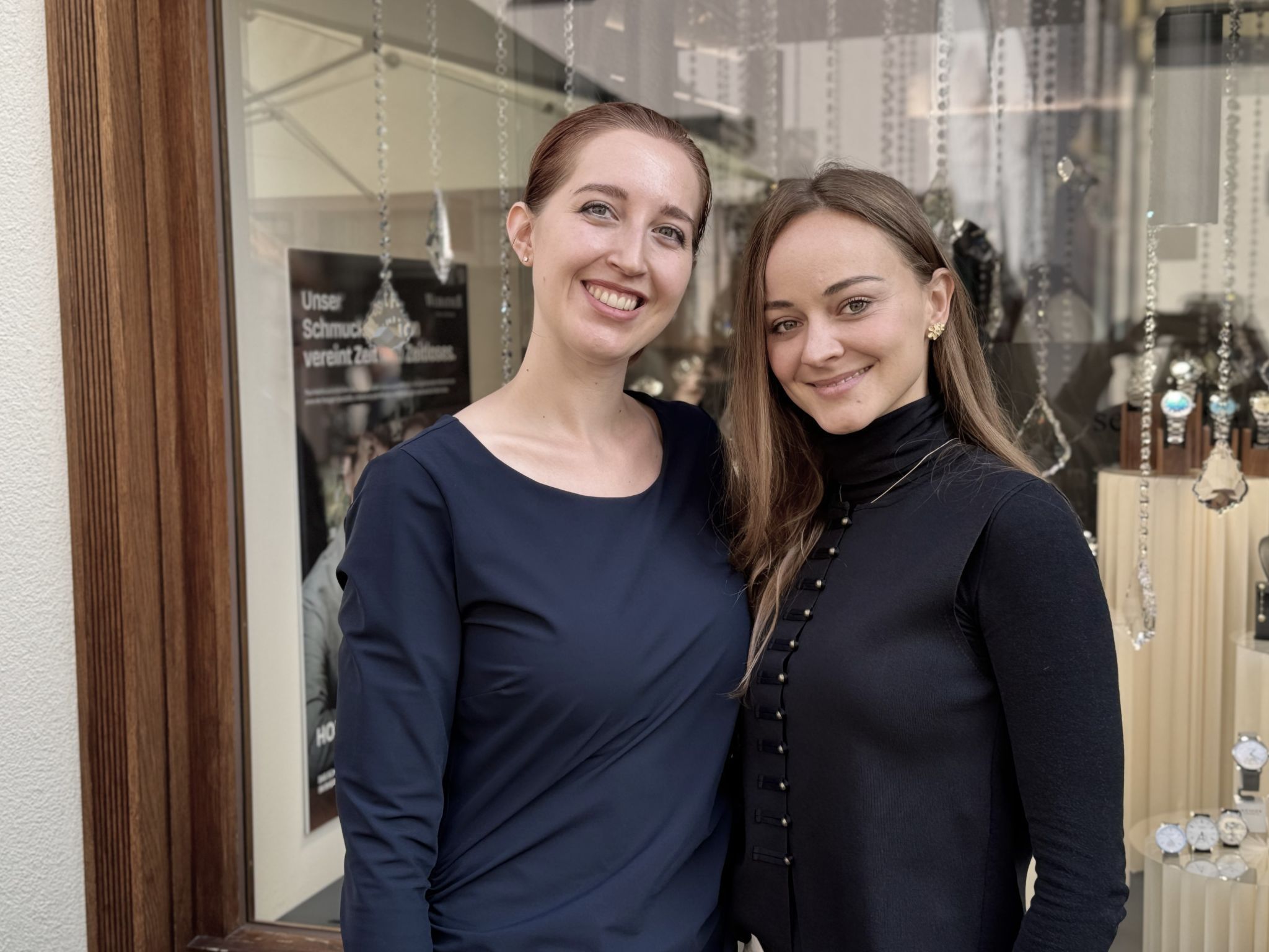 Emily Weirather mit Oris-Markenbotschafterin Laura Bilgeri.