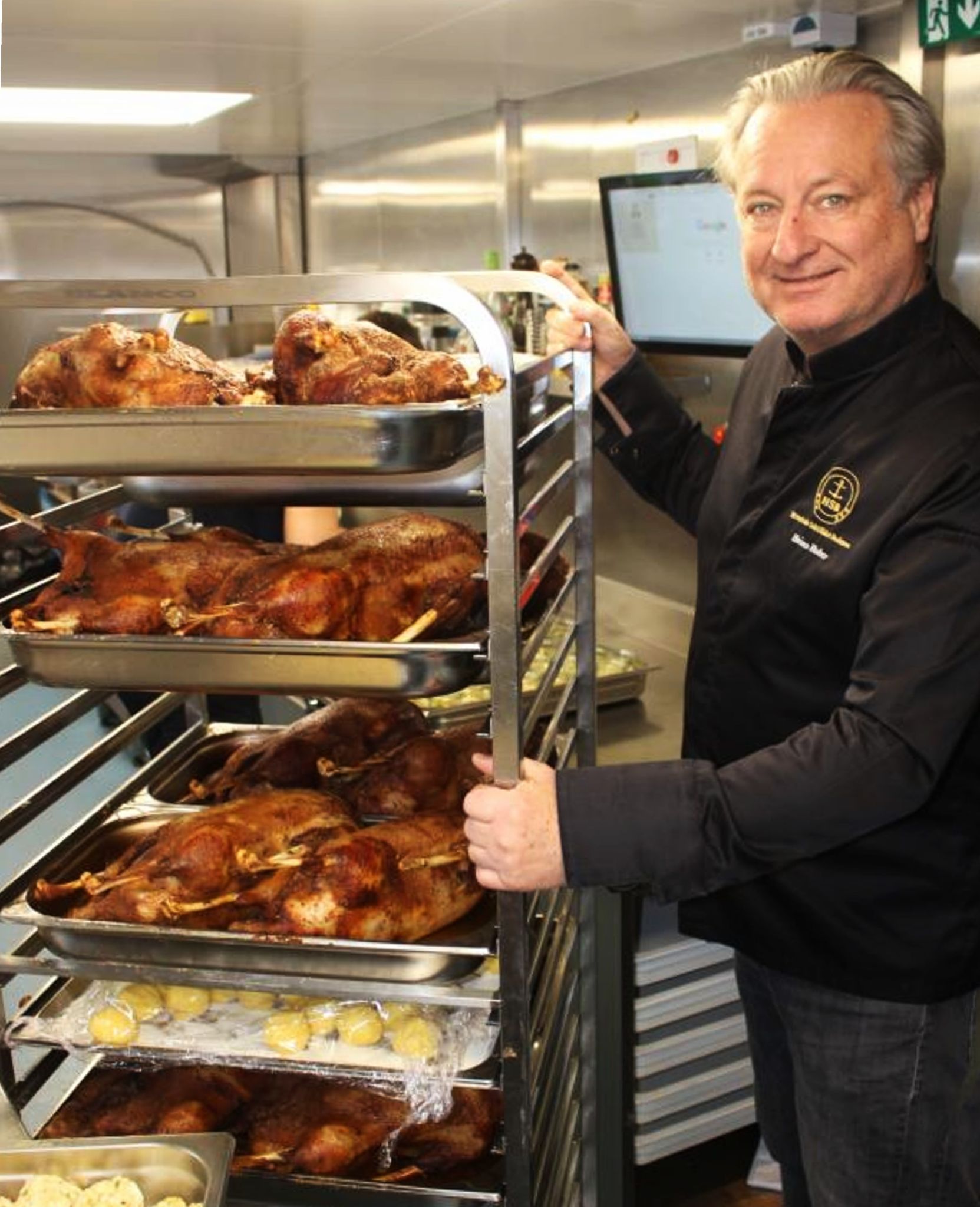 Es ist angerichtet! Bis 16. November verwöhnt Heino Huber die Gäste auf der Oesterreich mit Bio-Weidegänsen von Bechters Gänsehof in Hittisau.