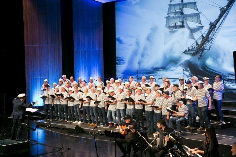 Der Bregenzer Männerchor in ausgelassener Gesangslaune .JPG