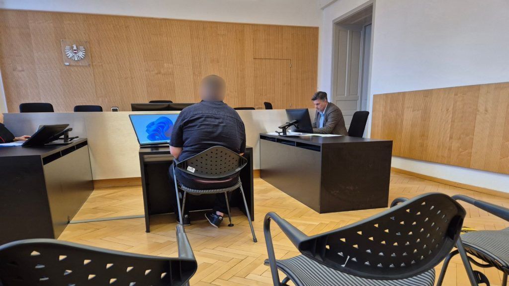 Verbotenes Pornobild weitergeleitet: Schüler muss zahlen