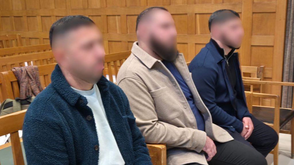 Drei Brüder vor Gericht: Cousine erhebt schwere Vorwürfe