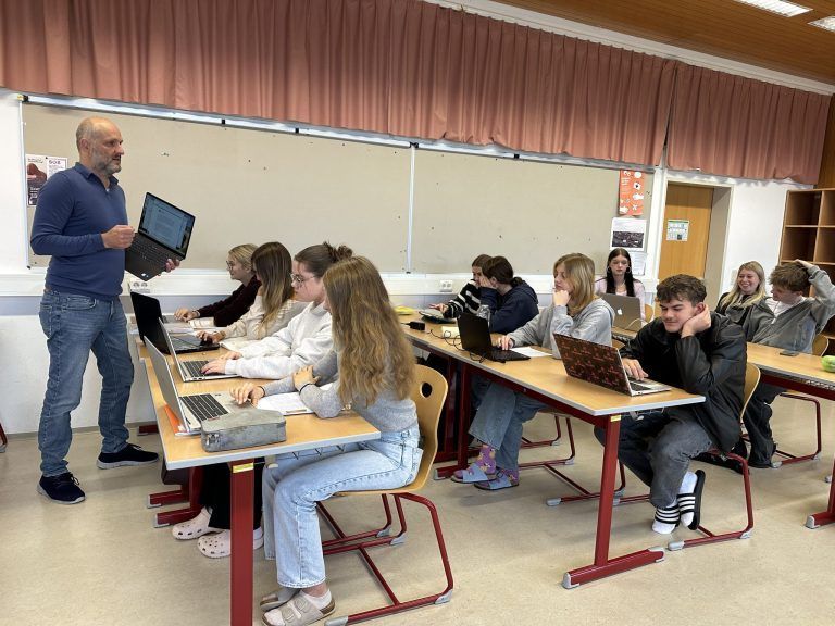 Gernot Hämmerle im Unterricht.jpg