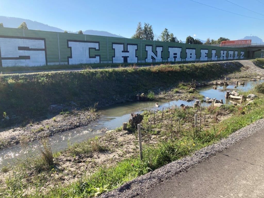 Graffiti-Bande besudelte Infrastruktur der Autobahn