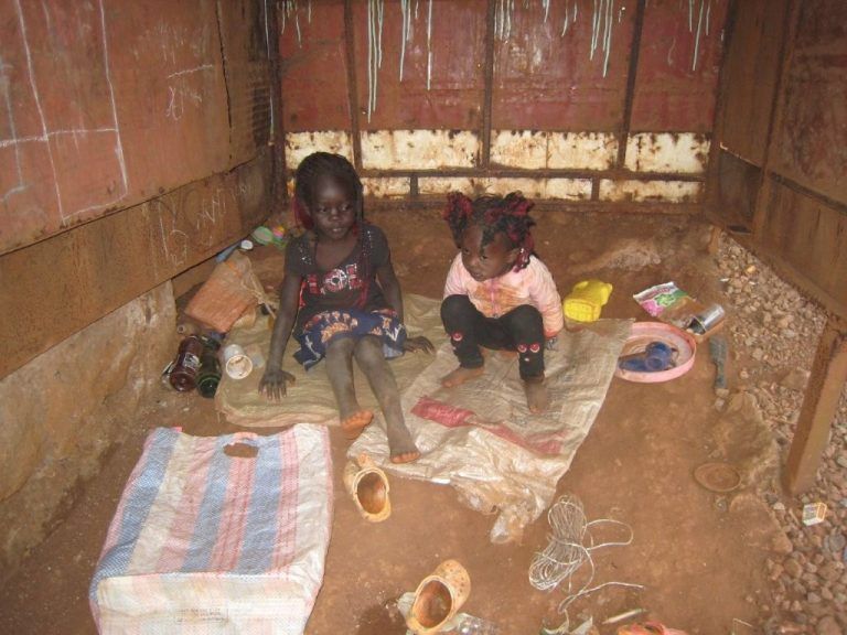 „Ich kenne jedes Kind beim Namen" - Wie Helmut den Ärmsten unter den Armen hilft