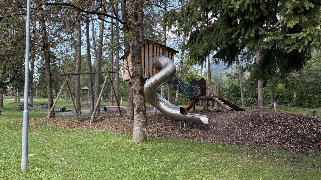 Zwei Mütter schlagen Alarm – wegen dem, was ihre Kinder am Spielplatz vorfinden