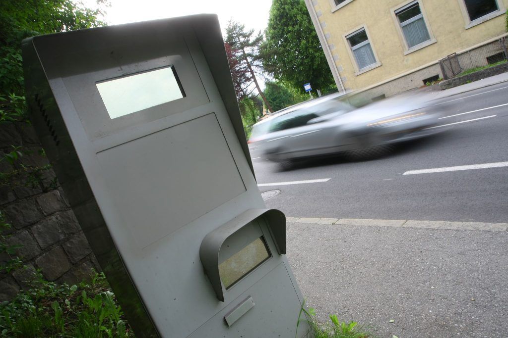 Radar-Rowdy schlägt in Bregenz zu: über 23.000 Euro Schaden