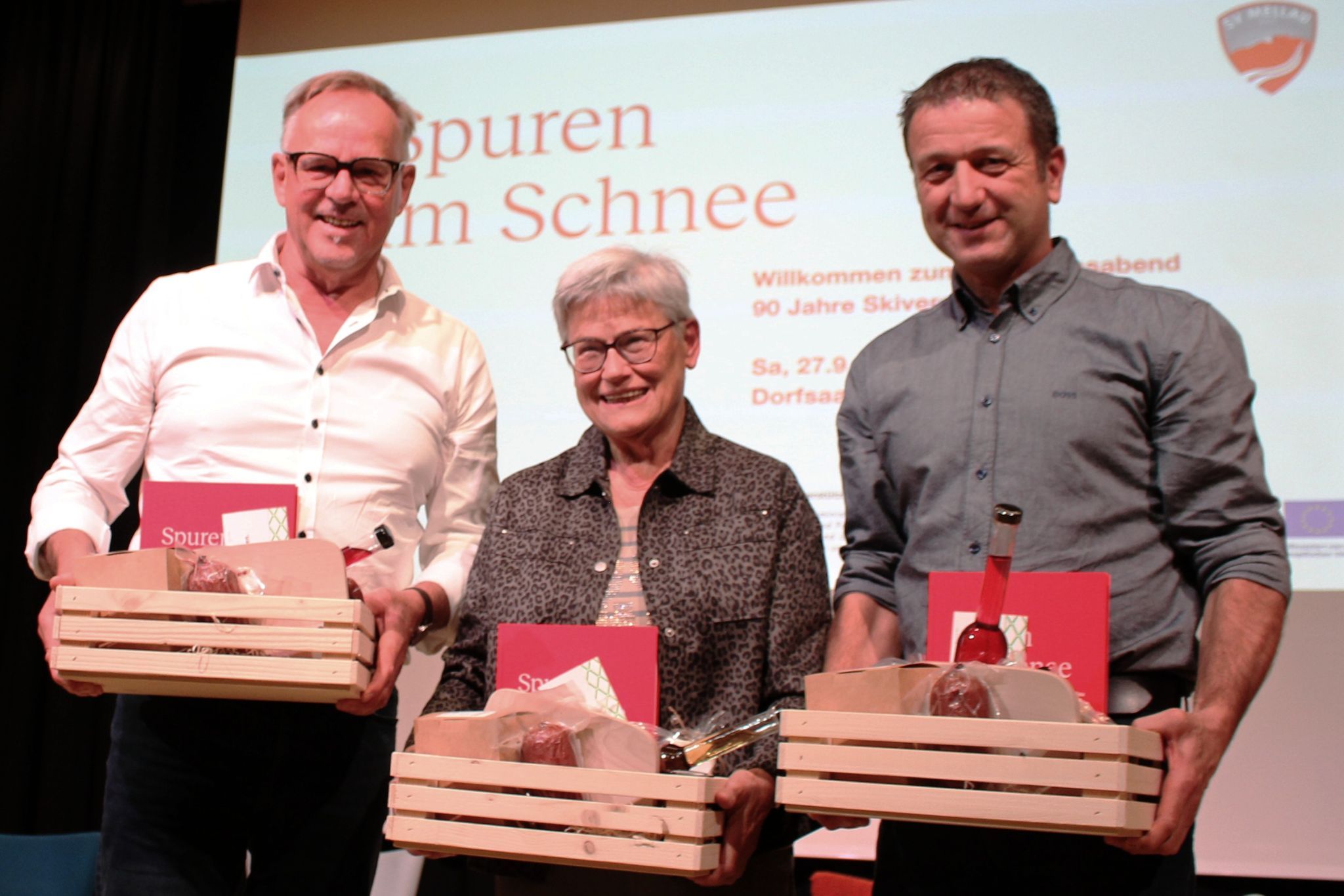 Federführend im Redaktionsteam für das Jubiläumsbuch: Elisabeth Wicke – im Bild mit Obmann Thomas Übelher und dessen Vorgänger Günter Morscher