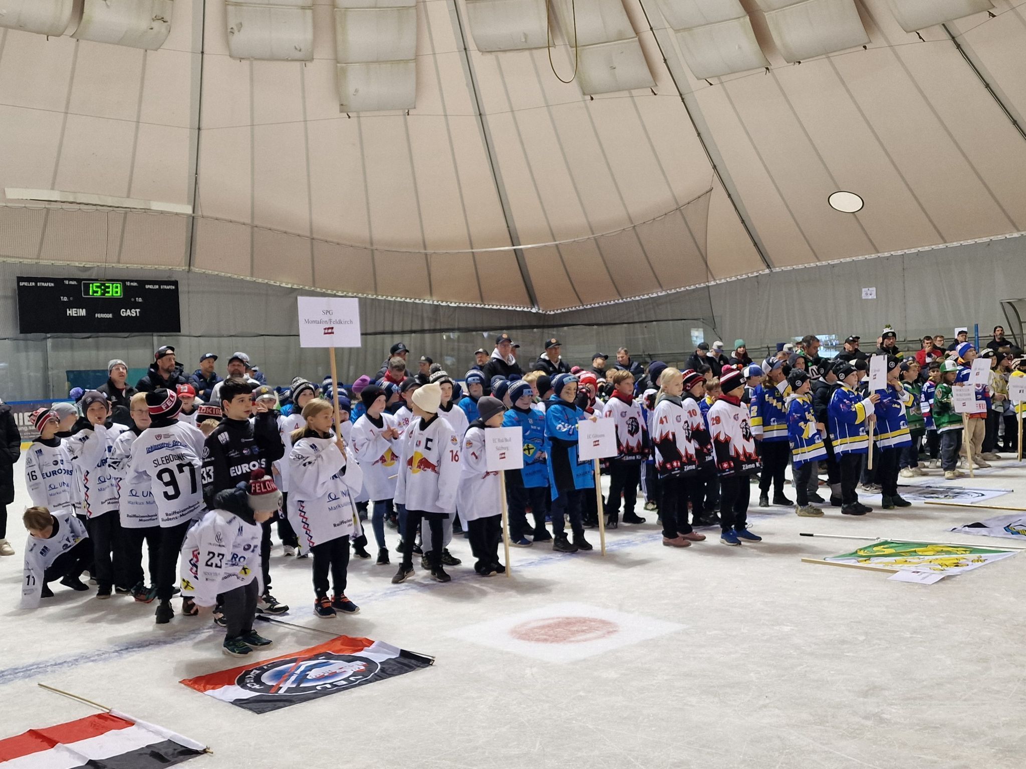Impressionen vom erfolgreichen 21. internationalen U10 Eishockeyturnier. (Bildergalerie)
