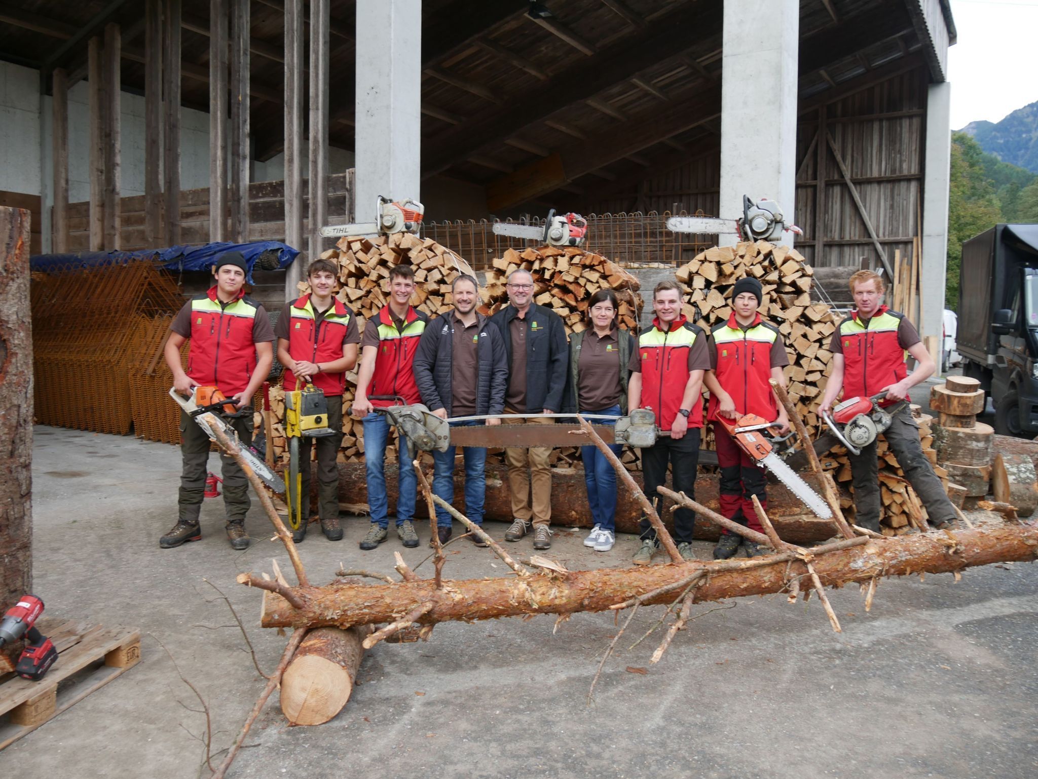 Zehn Mitarbeiter umfasst das Team der Agrargemeinschaft Nenzing.