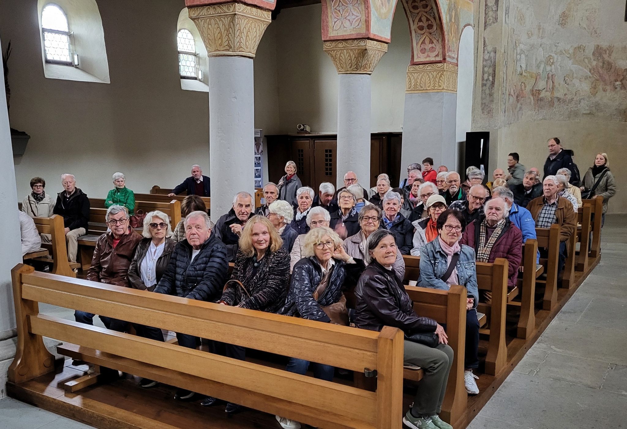 Die historischen Wandmalereien in der Kirche St. Peter und Paul beeindruckten.