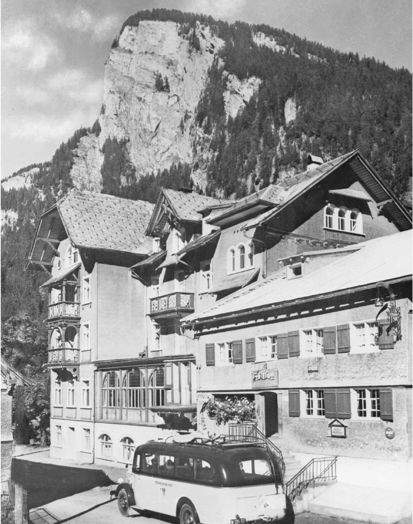 Als Busse noch vor der Hoteltür hielten . . . RISCH-LAU