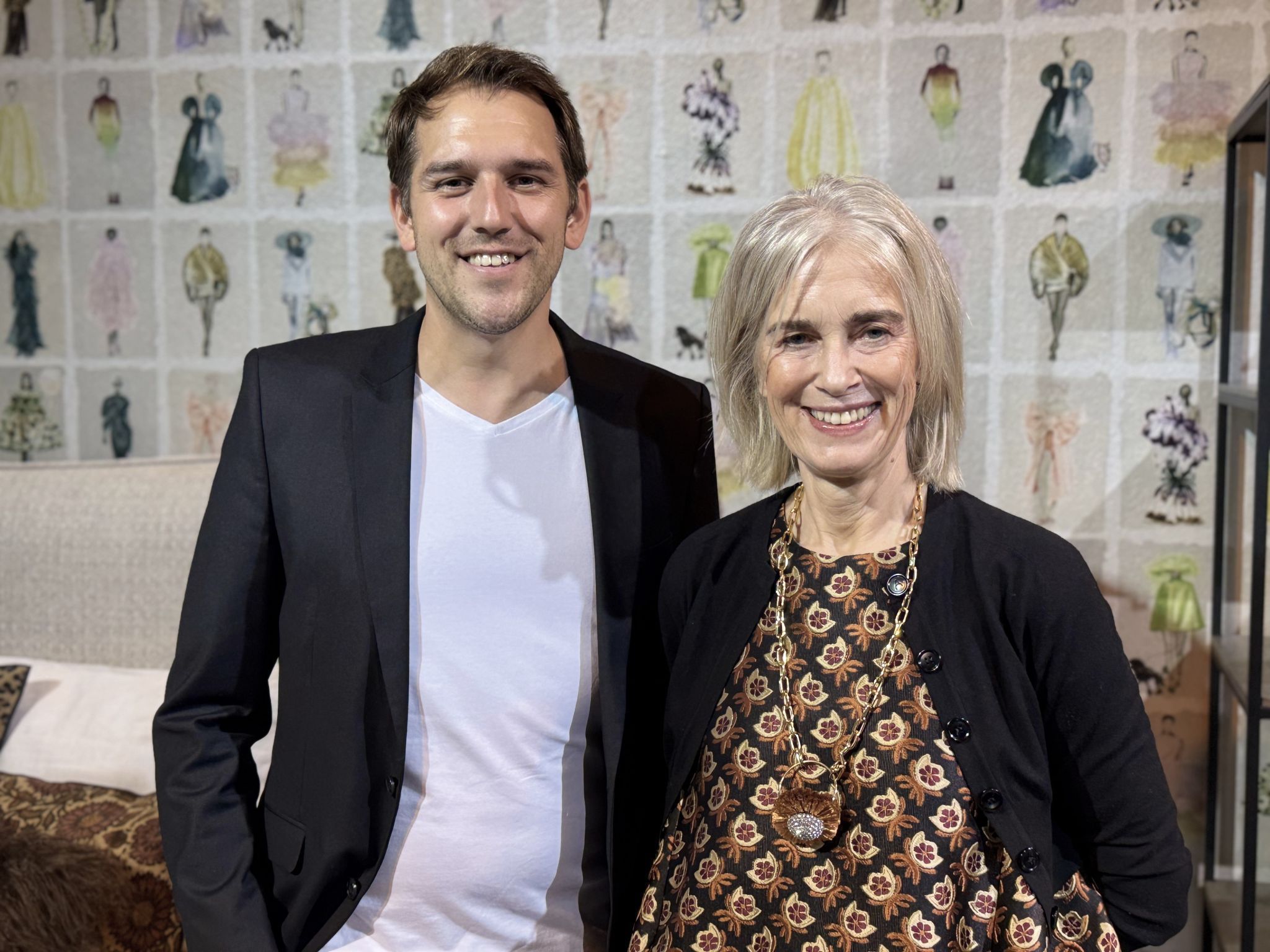 Michael Rüdisser (Stadtmarketing) und Ausstellerin Martina Hladik (roomservice).