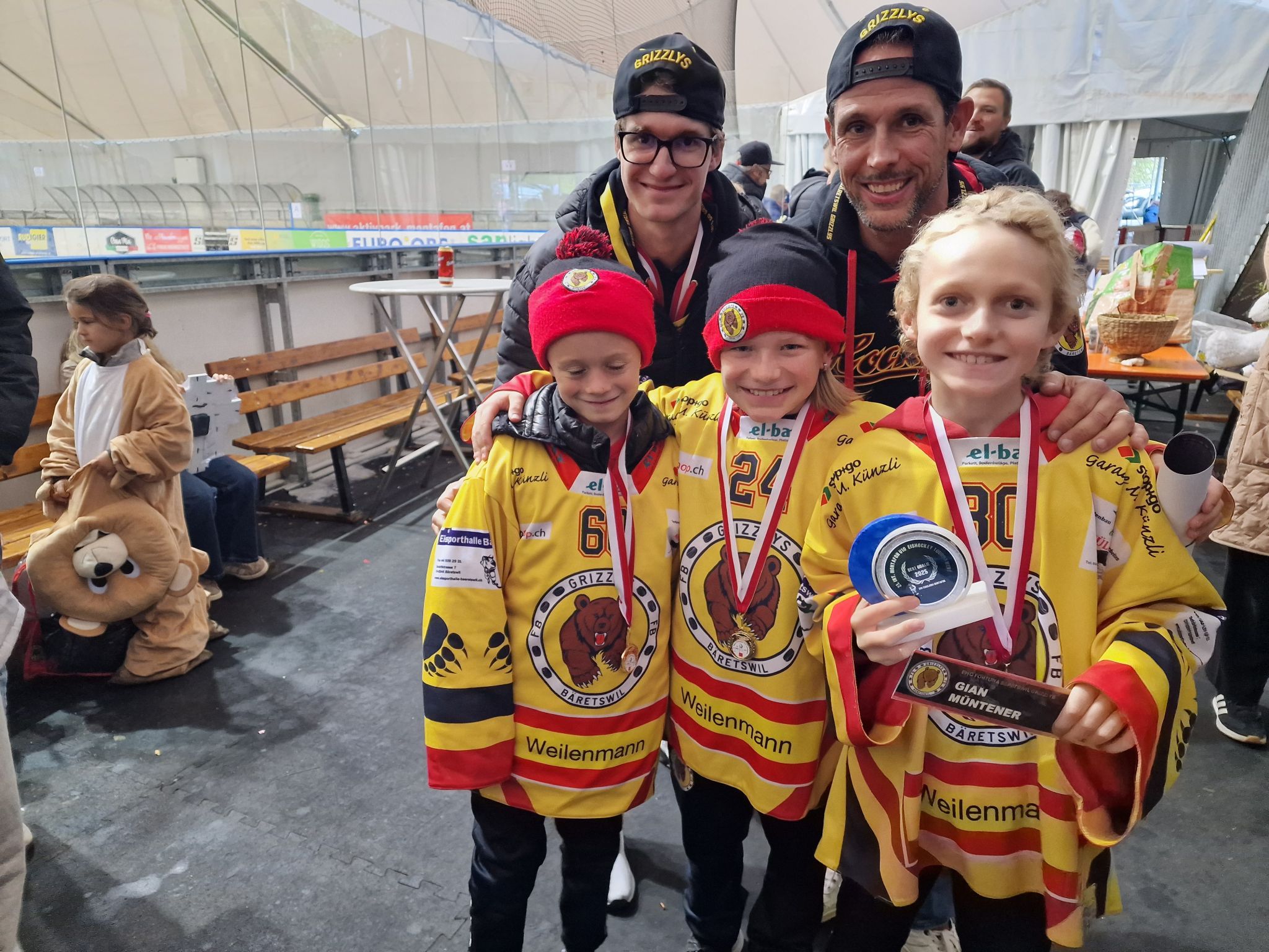 Impressionen vom erfolgreichen 21. internationalen U10 Eishockeyturnier. (Bildergalerie)