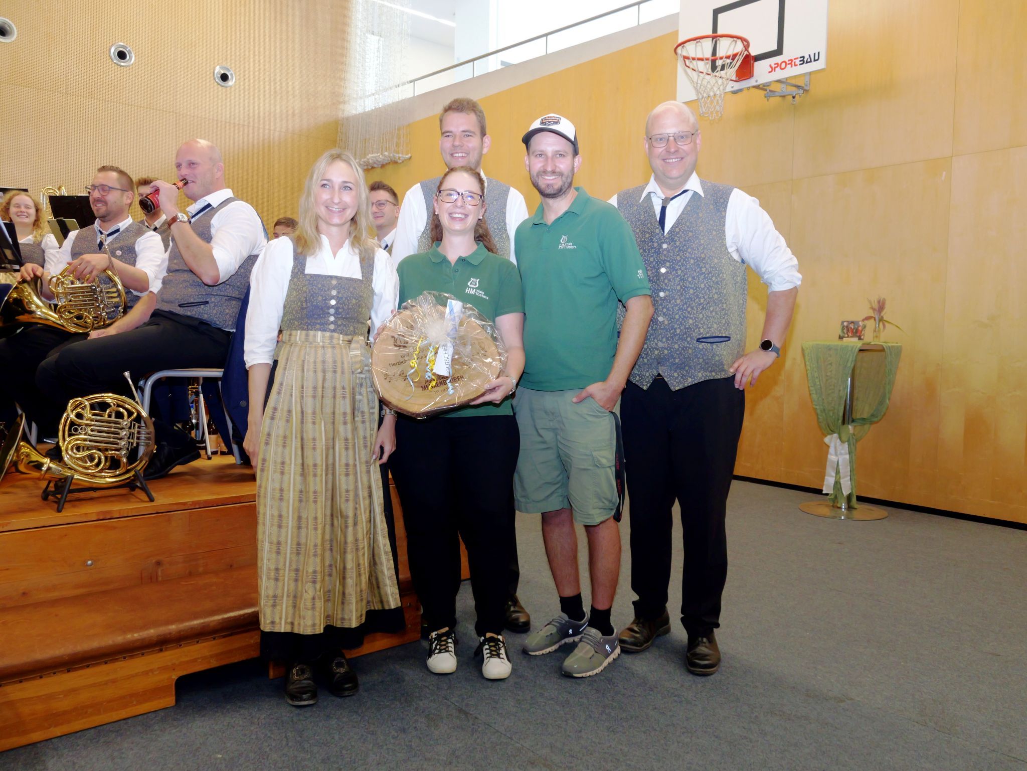 Musikalischer Gruß aus Oberschwaben: Der Musikverein Meckenbeuren überreichte ein Gastgeschenk.