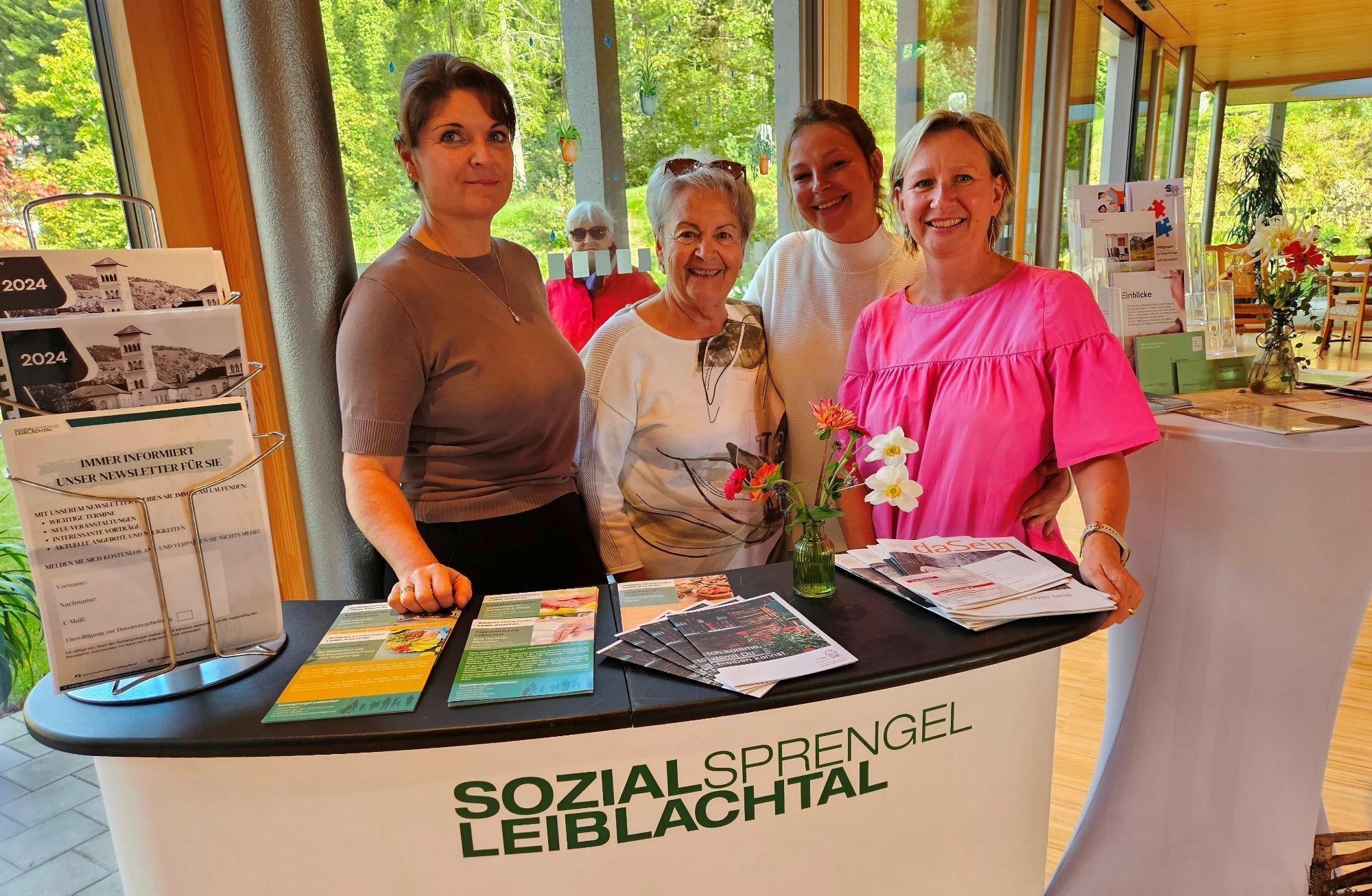 Auch der Sozialsprengel Leiblachtal mit Barbara Ritschel, Theresa Brugger, Uschi Thaler und Nadja Mayer (von rechts) stellte sich unter anderem mit den Fachbereichen Angehörigengruppe, der Aktion Demenz oder dem Angebot der Tagesbetreuung vor.