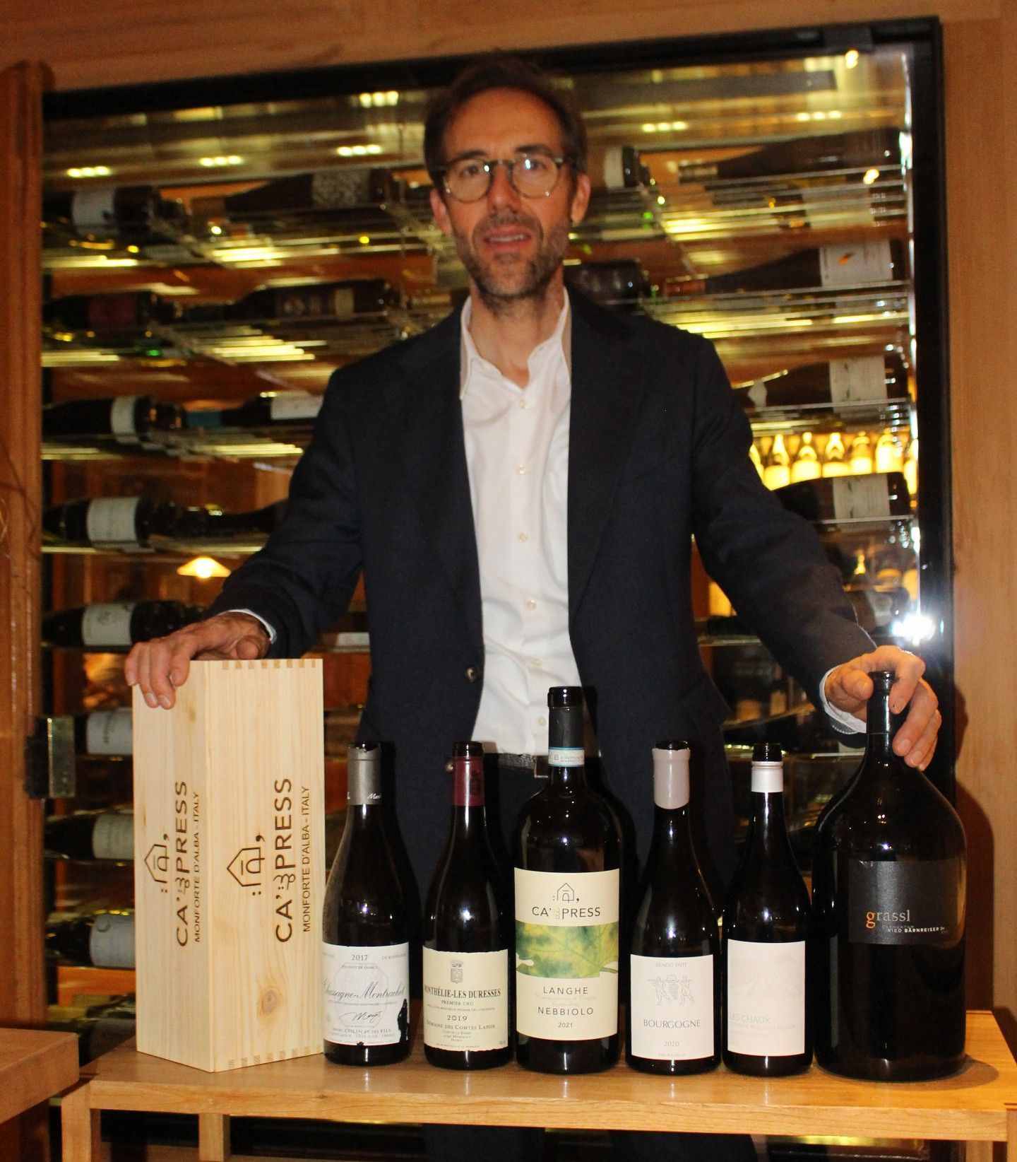 Hausherr und Sommelier Dietmar Nußbaumer holte zum Stern-Menü die passenden Weine aus dem Keller.