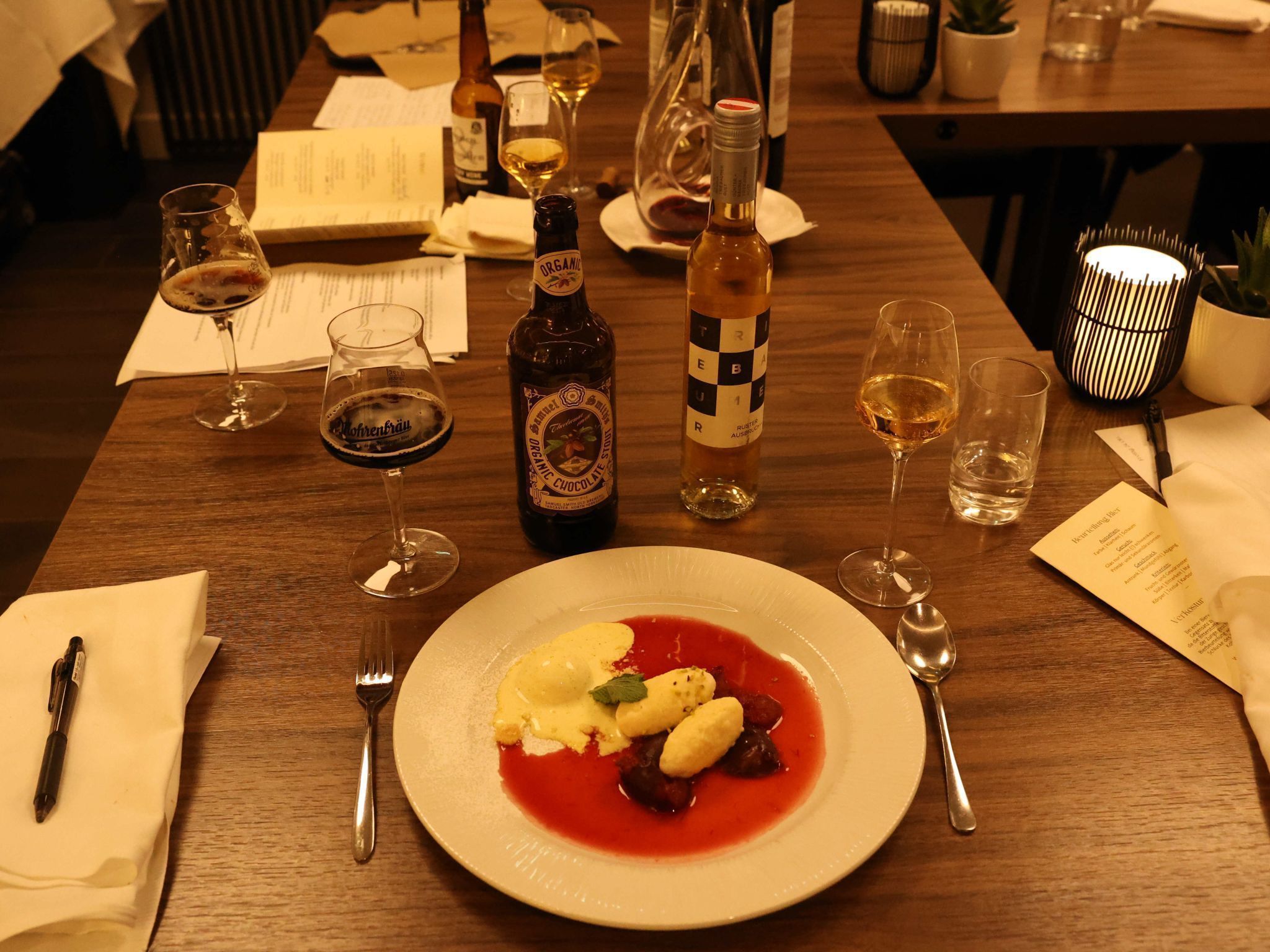 Zu den Tiopfennockerln mit Zwetschkenröster und Crumble gab es