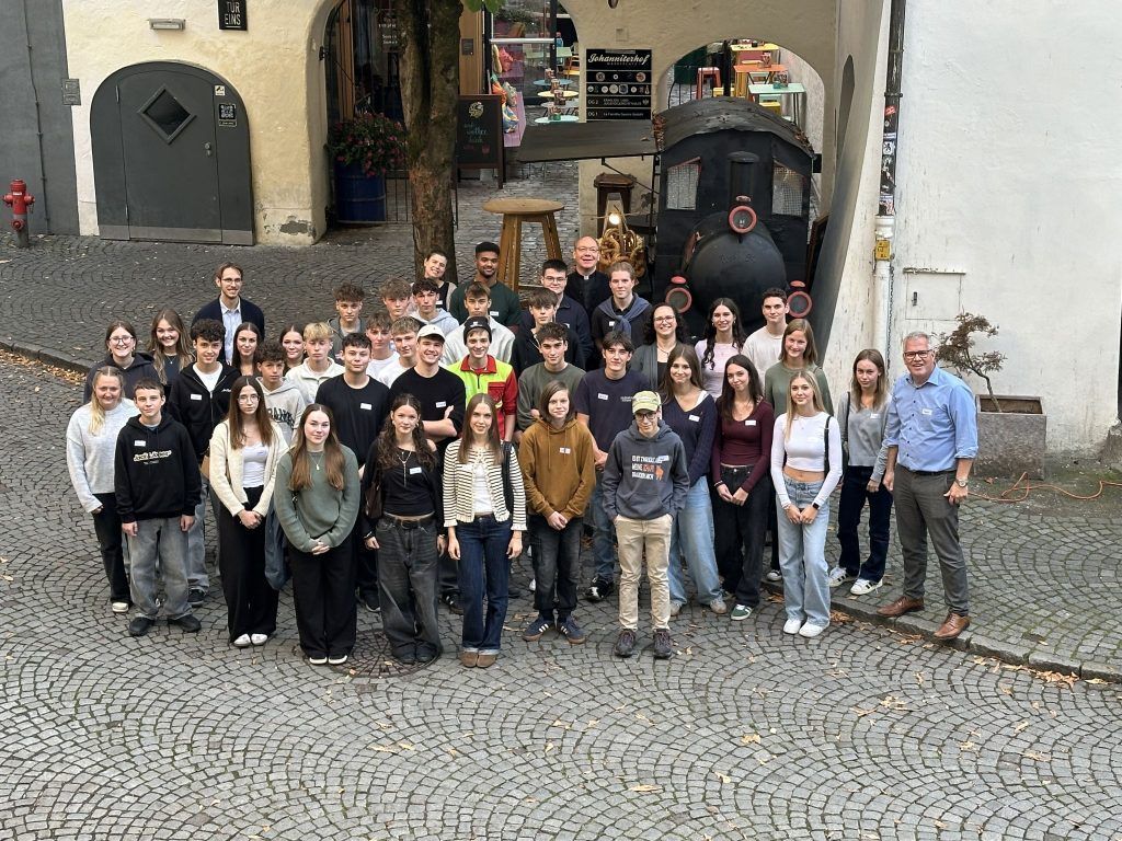 Junge Hohenemser auf dem Weg zur Firmung