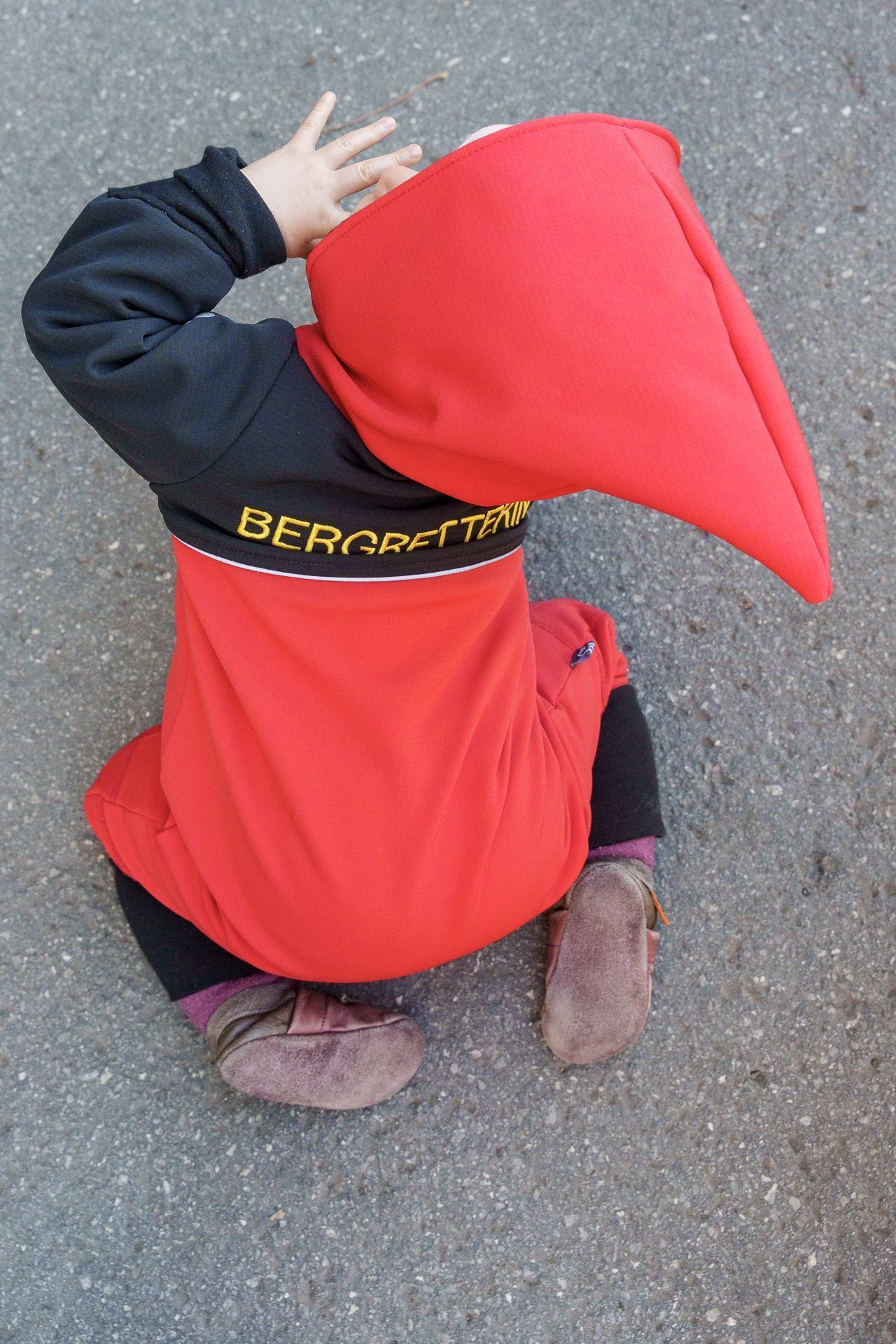 Auch der Nachwuchs steht bereit - hier mit Spezialbekleidung der Firma Gipfelnaht aus dem Kleinwalsertal.