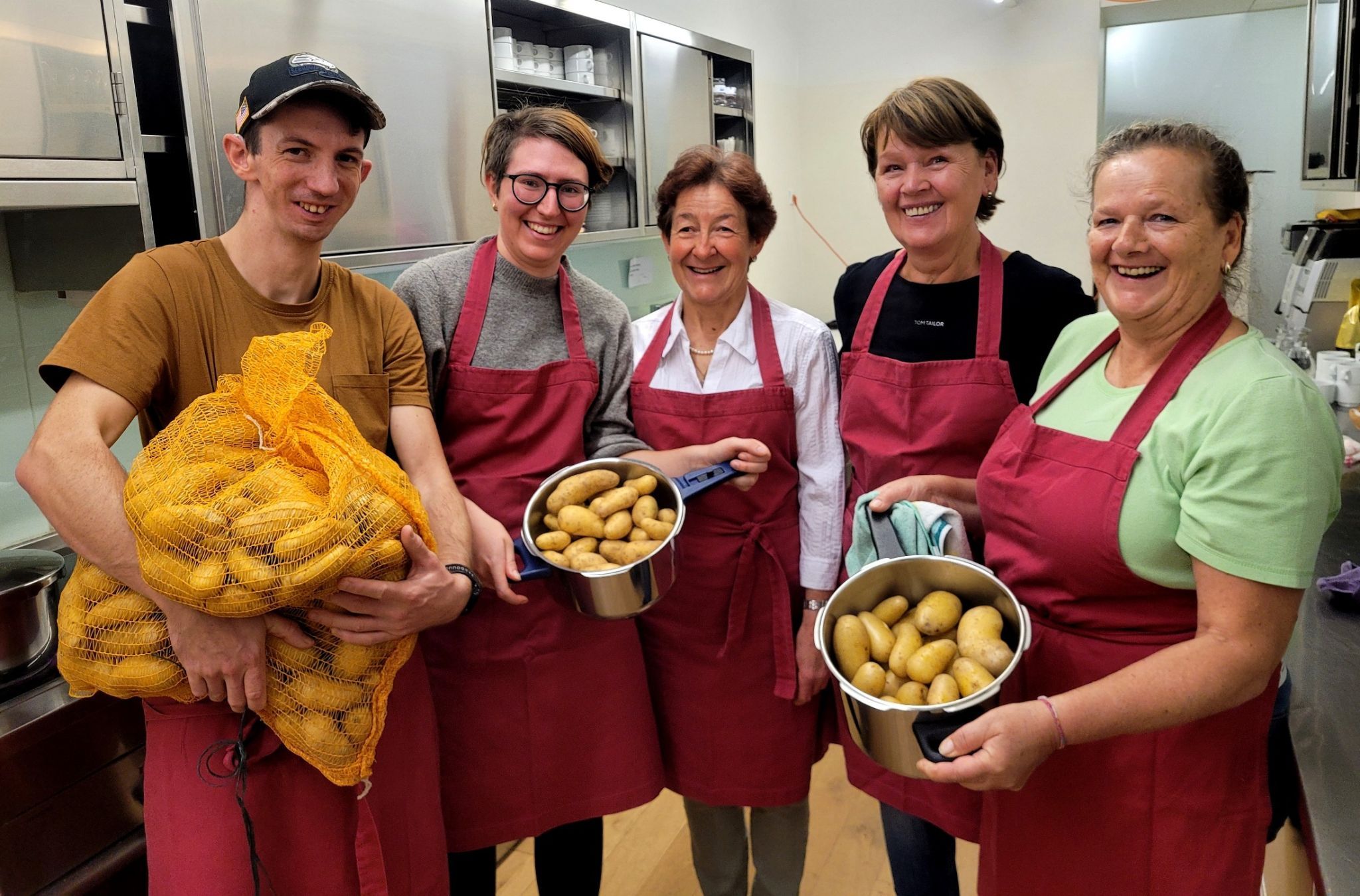 Ein Blick in die Kartoffelküche mit dem bewährten Küchenteam.