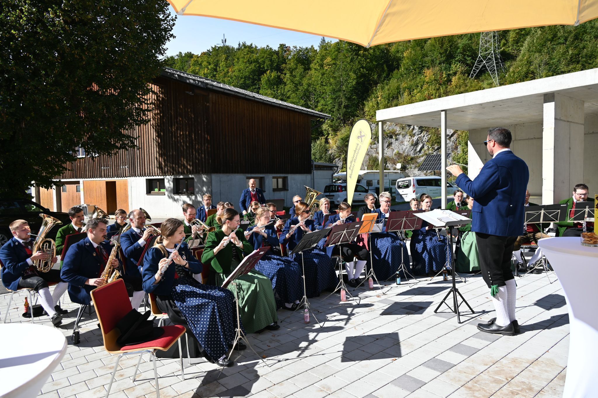 Musikanten der Harmoniemusik Dalaas und Wald a. A. verschönerten die Eröffnung musikalisch.