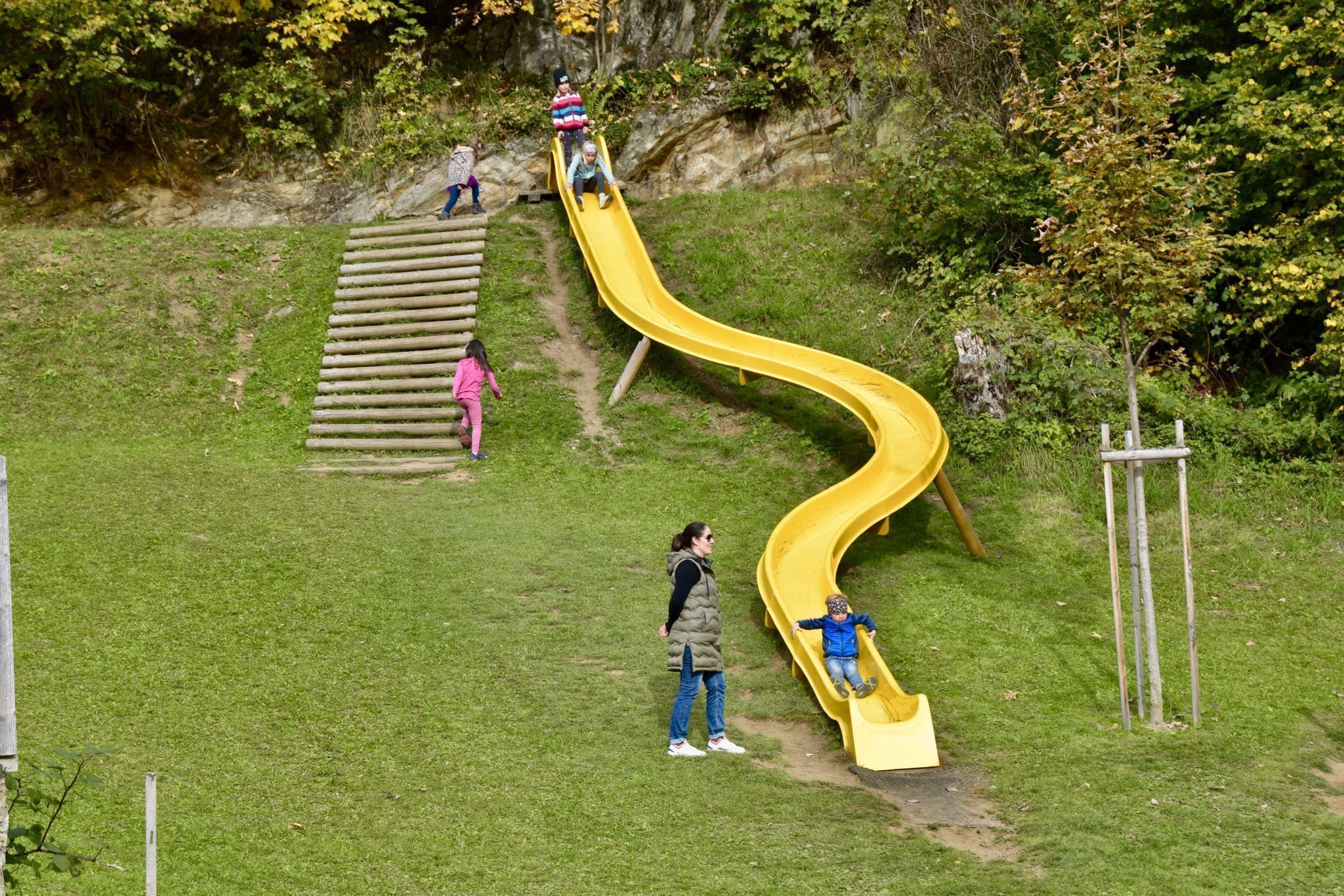 Der neue Generationen- und Spielplatz „Of am Widum“ am Bartholomäberg wurde kürzlich gesegnet.