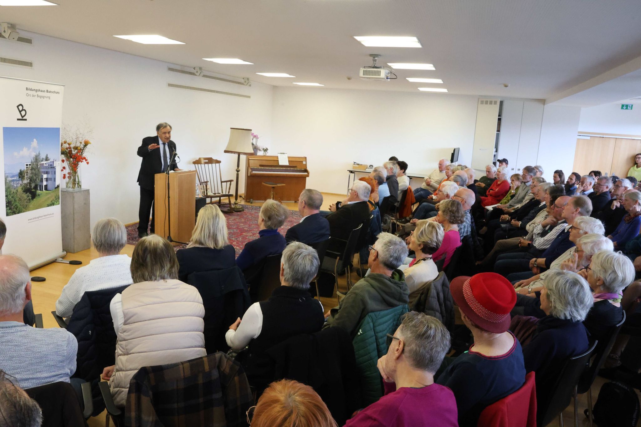 Im Bildungshaus Batschuns fand einer von drei Vorträgen Orlandos in Vorarlberg statt.. 