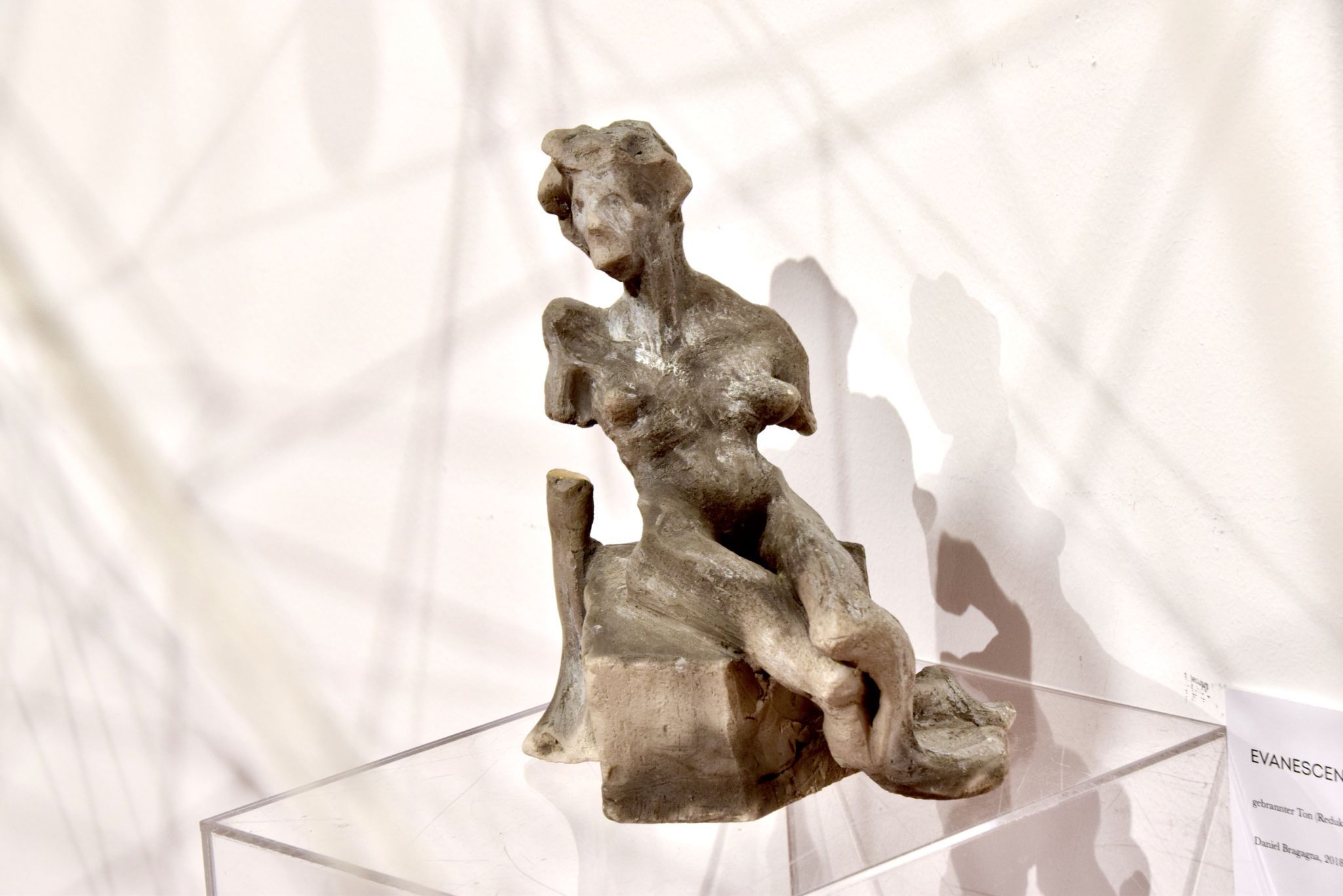 Daniel Bragagna, 2018: „Evanescent“, gebrannter Ton (Reduktionsbrand)