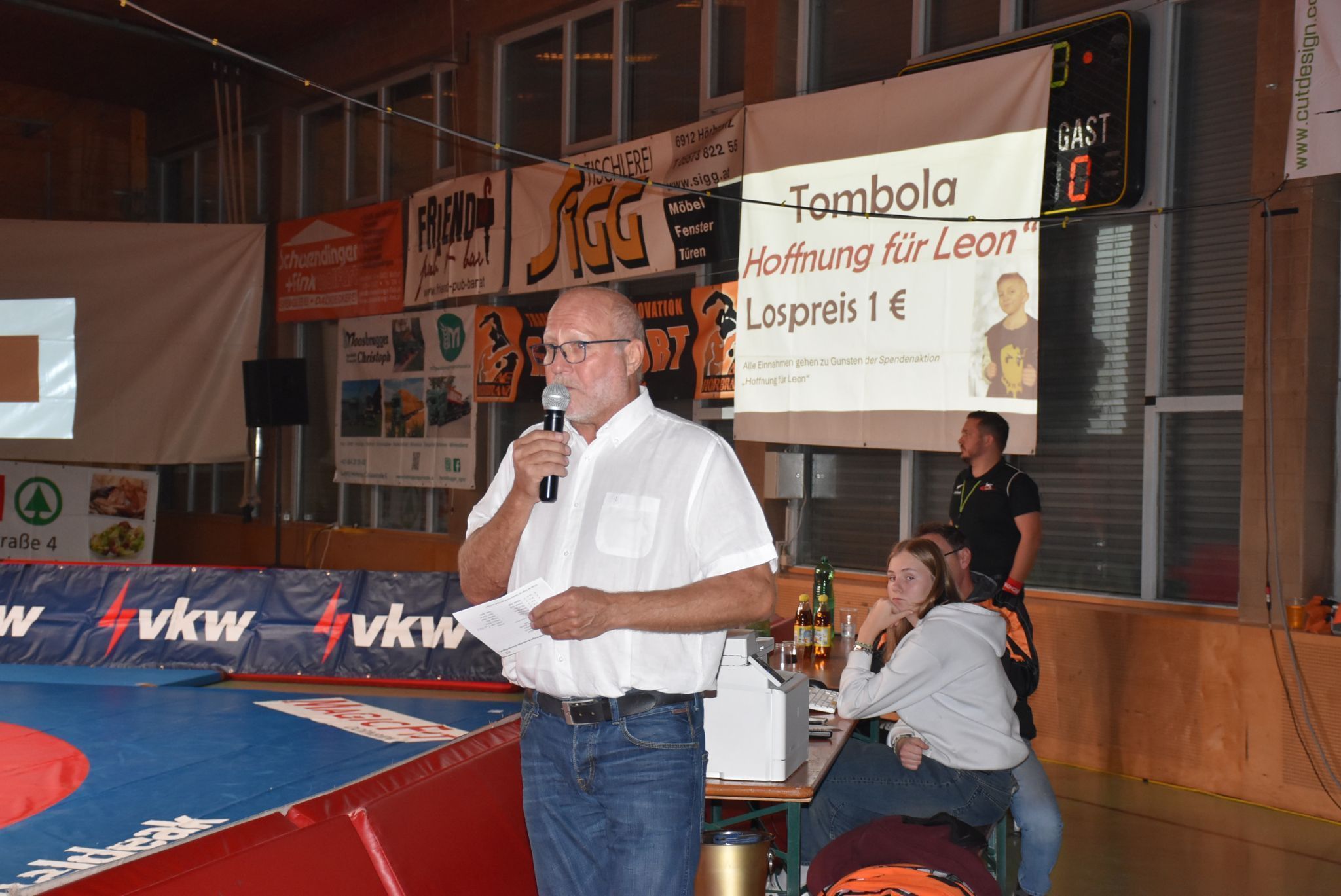 Obmann Norbert Ratz führt aktiv durch den Abend
