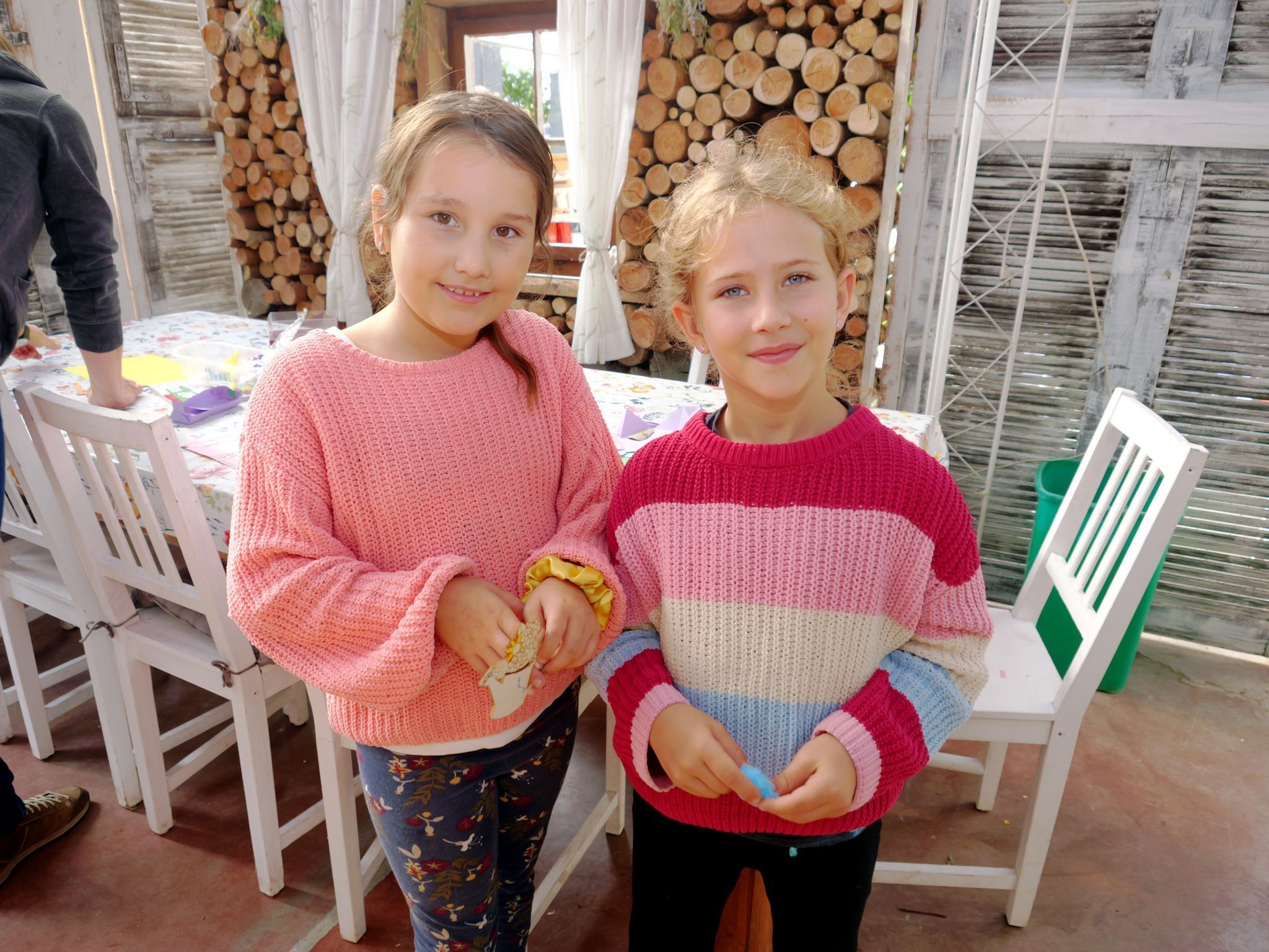 Ilaria und Anna hatten viel Spaß in der Bastelecke.
