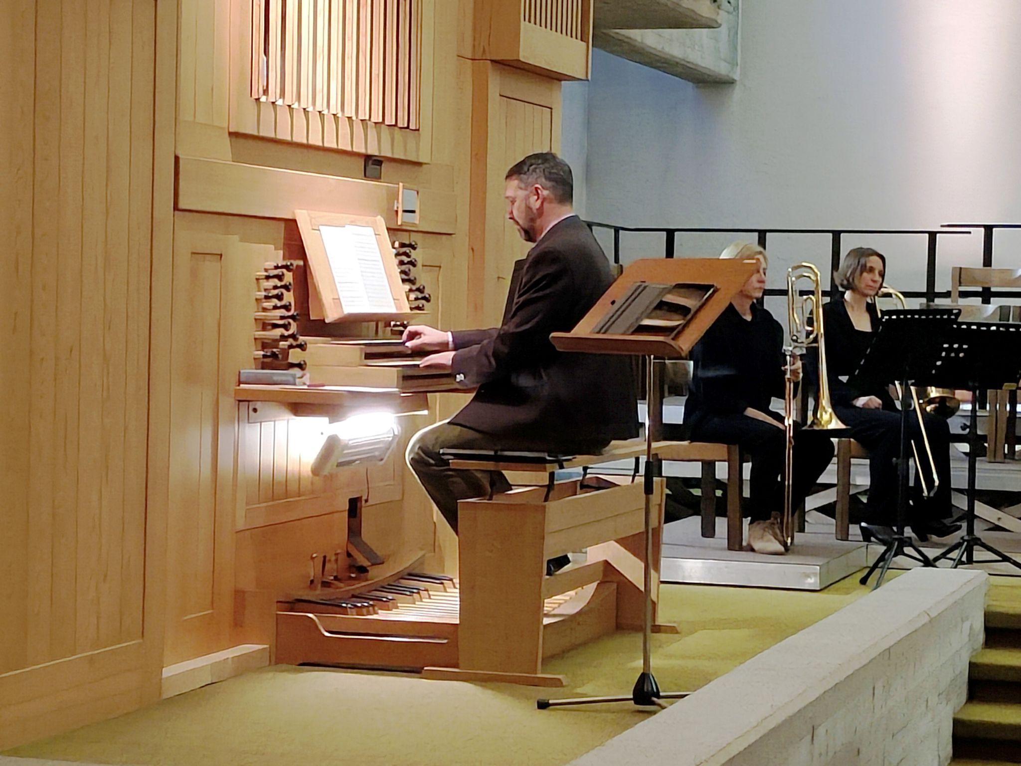 Martin Loretz spielte an der Orgel eine Toccatina in G-Dur von James H. Rogers.
