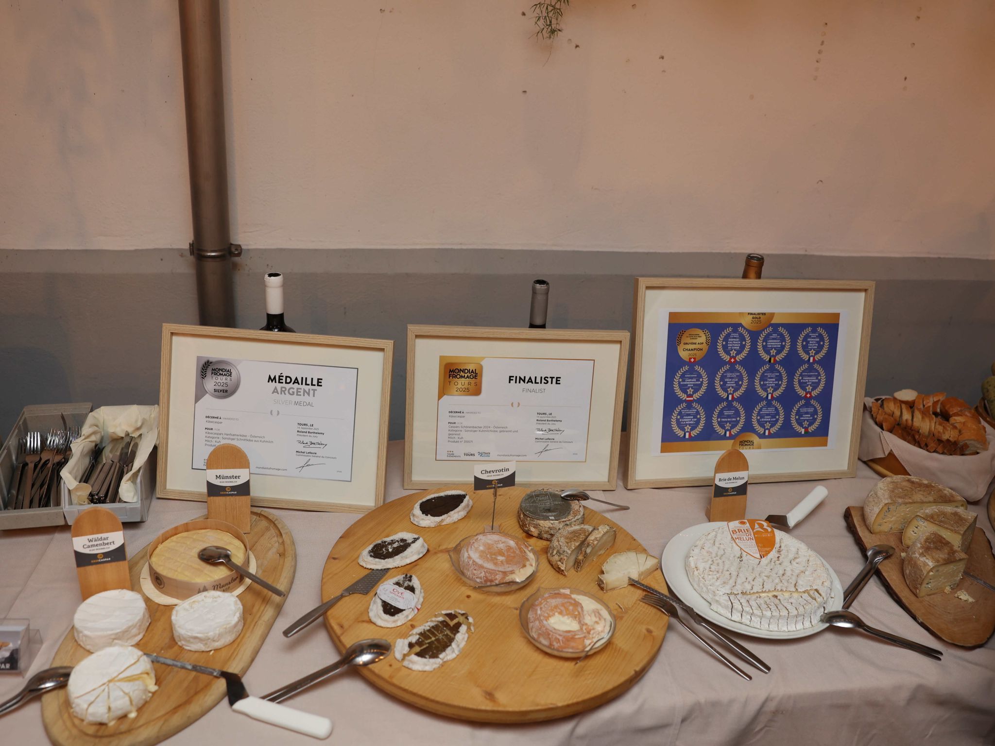 Gleich drei Urkunden brachte