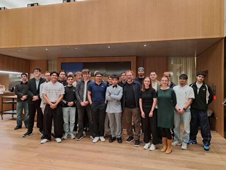 csm_Gruppenbild_der_Beteiligten_Stadtbibliothek_Dornbirn_a604688667.jpg