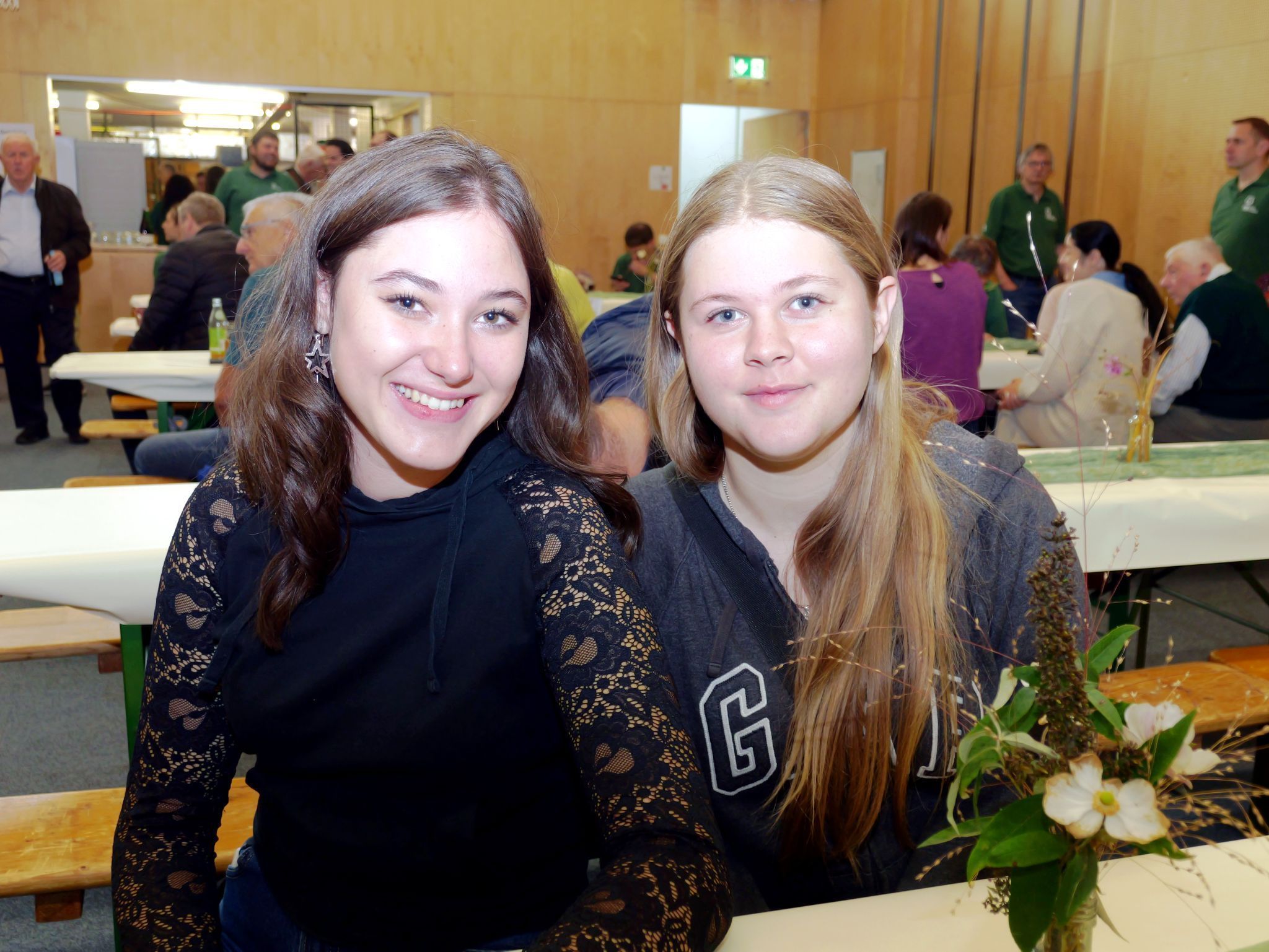 Fan-Nachwuchs: Aurelie und Emma genossen den Frühschoppen am Sonntag.