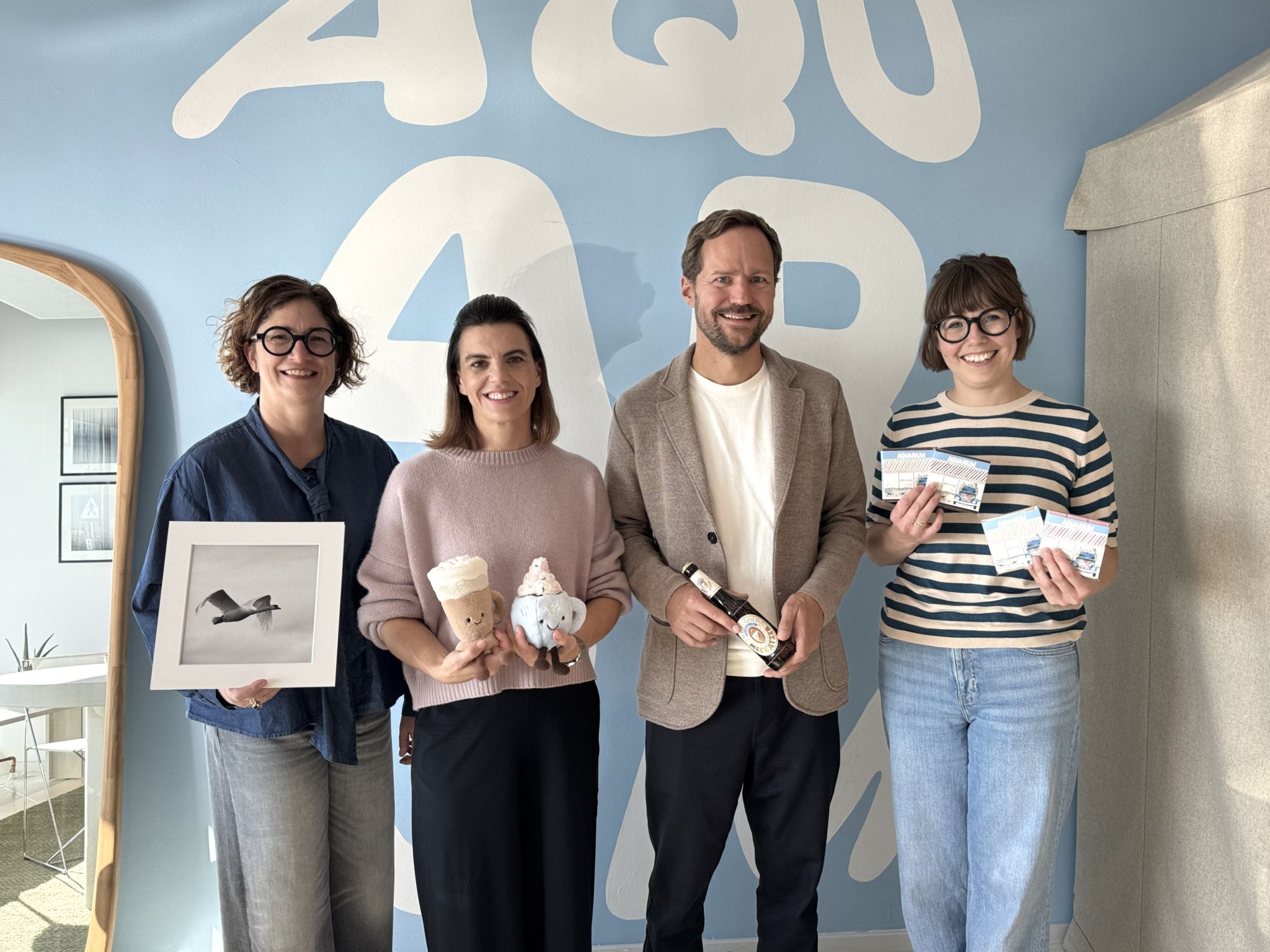 CAroline und Clemens Sagmeister mit Fotografin Annabell Stübe und Martina Homann-Dellantonio (Xocolat) im 
