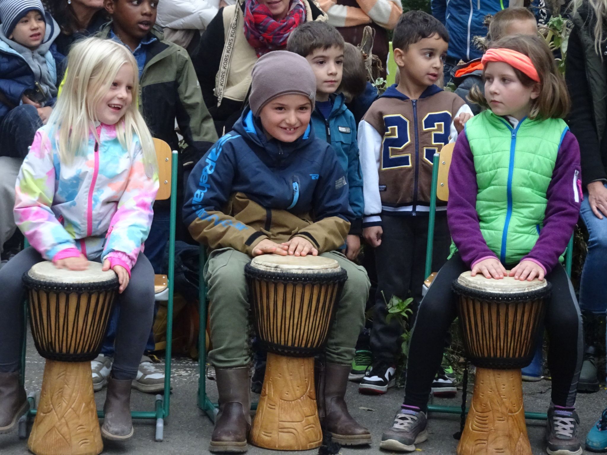 Die Kinder präsentierten beim Herbstfest stolz was sie musikalisch in diesem Schuljahr schon alles gelernt haben.