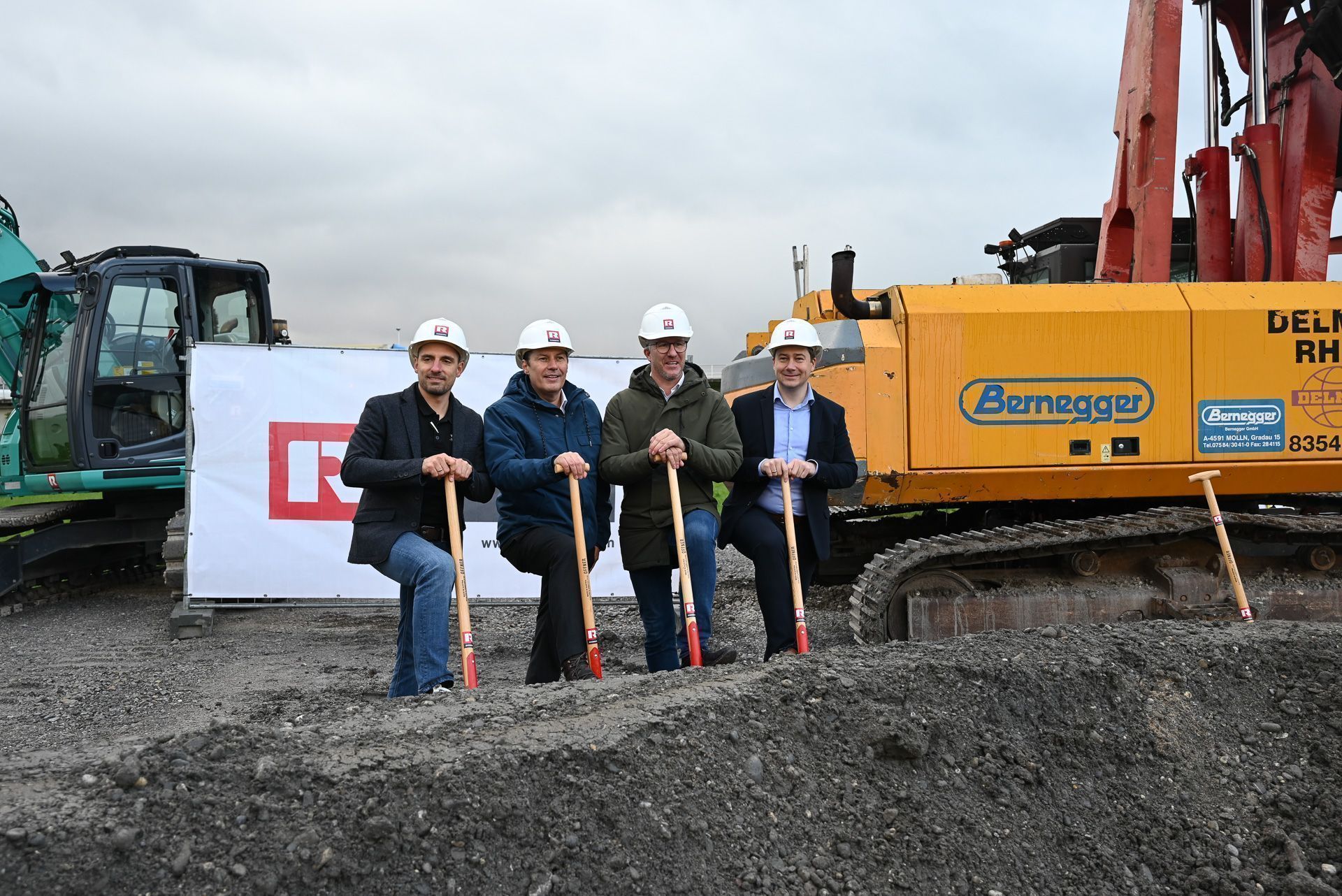 Wasserwerksleiter Lothar Isele, Hoch- und Tiefbaugemeinderat Martin Fitz, LR Christian Gantner und Lustenaus Bürgermeister Patrick Wiedl.