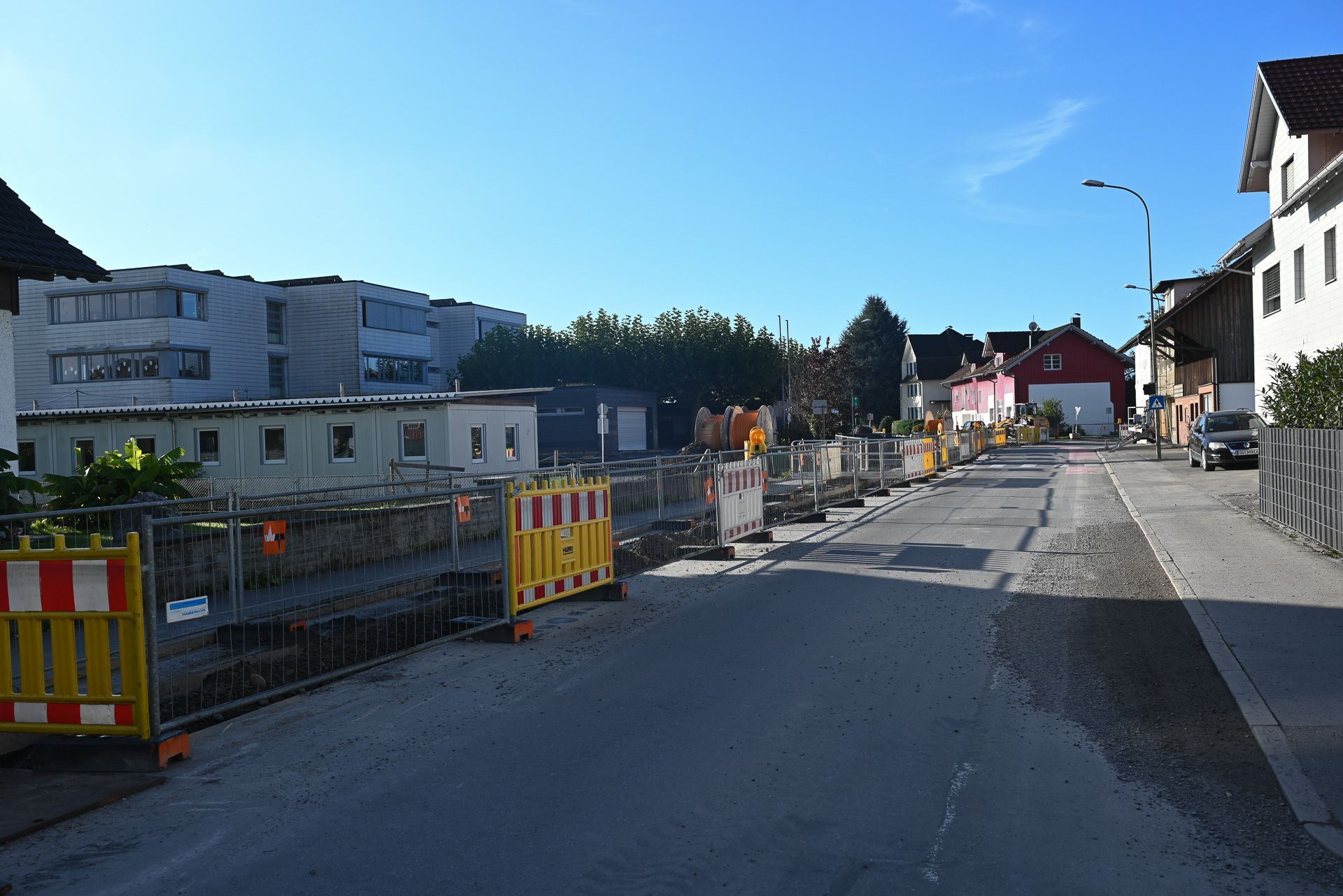 Im Moment herrscht in der Rotkreuzstraße noch eine Baustelle. Hier verlegt die Kelag ihr Fernwärmenetz.