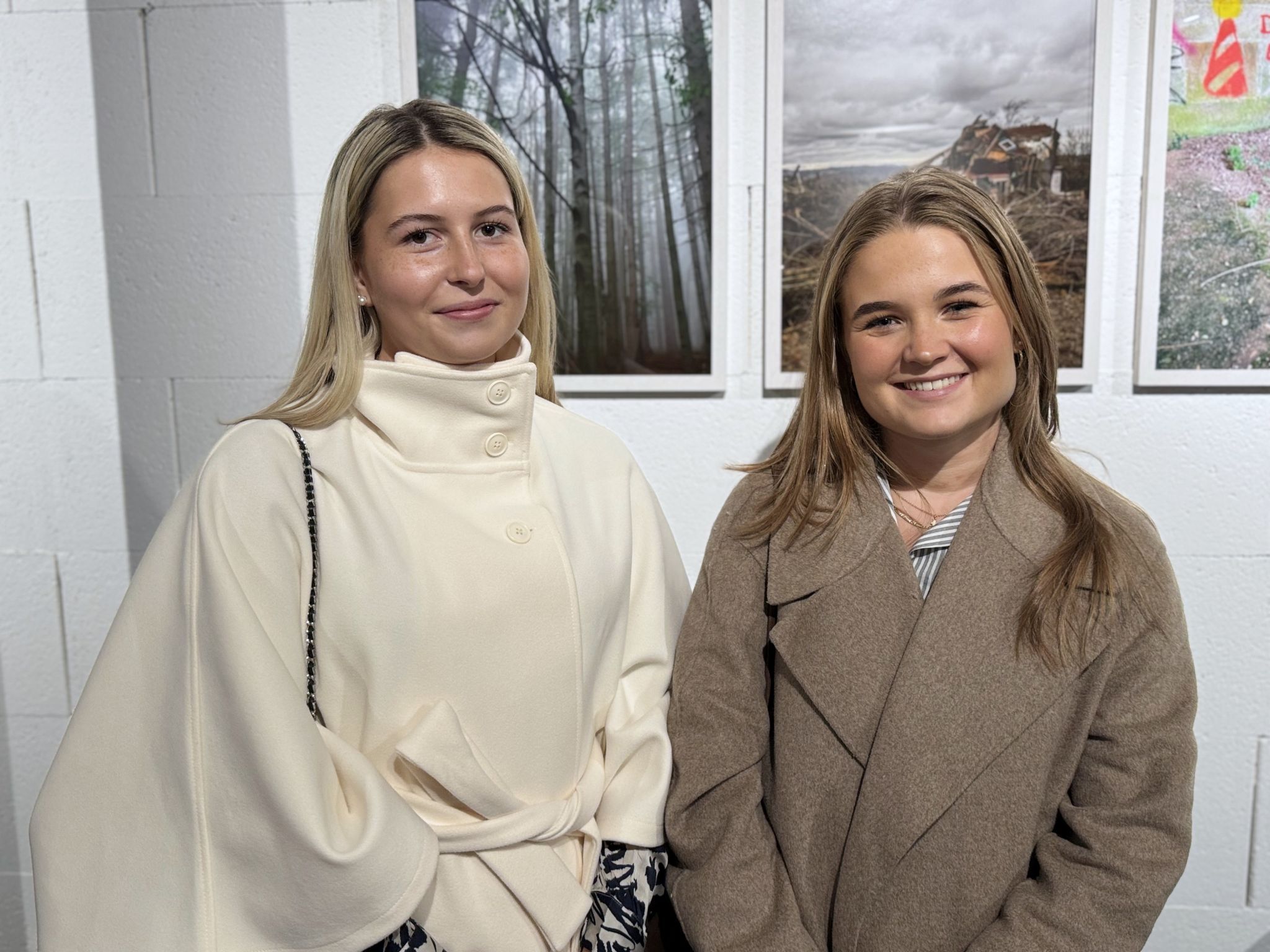 Janina Feurstein und Lena-Maria Kaufmann (HAK Bezau).