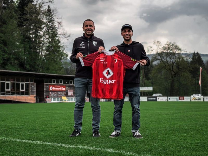 Sportchef Lukas Lang mit Matthias Flatz.VEREIN