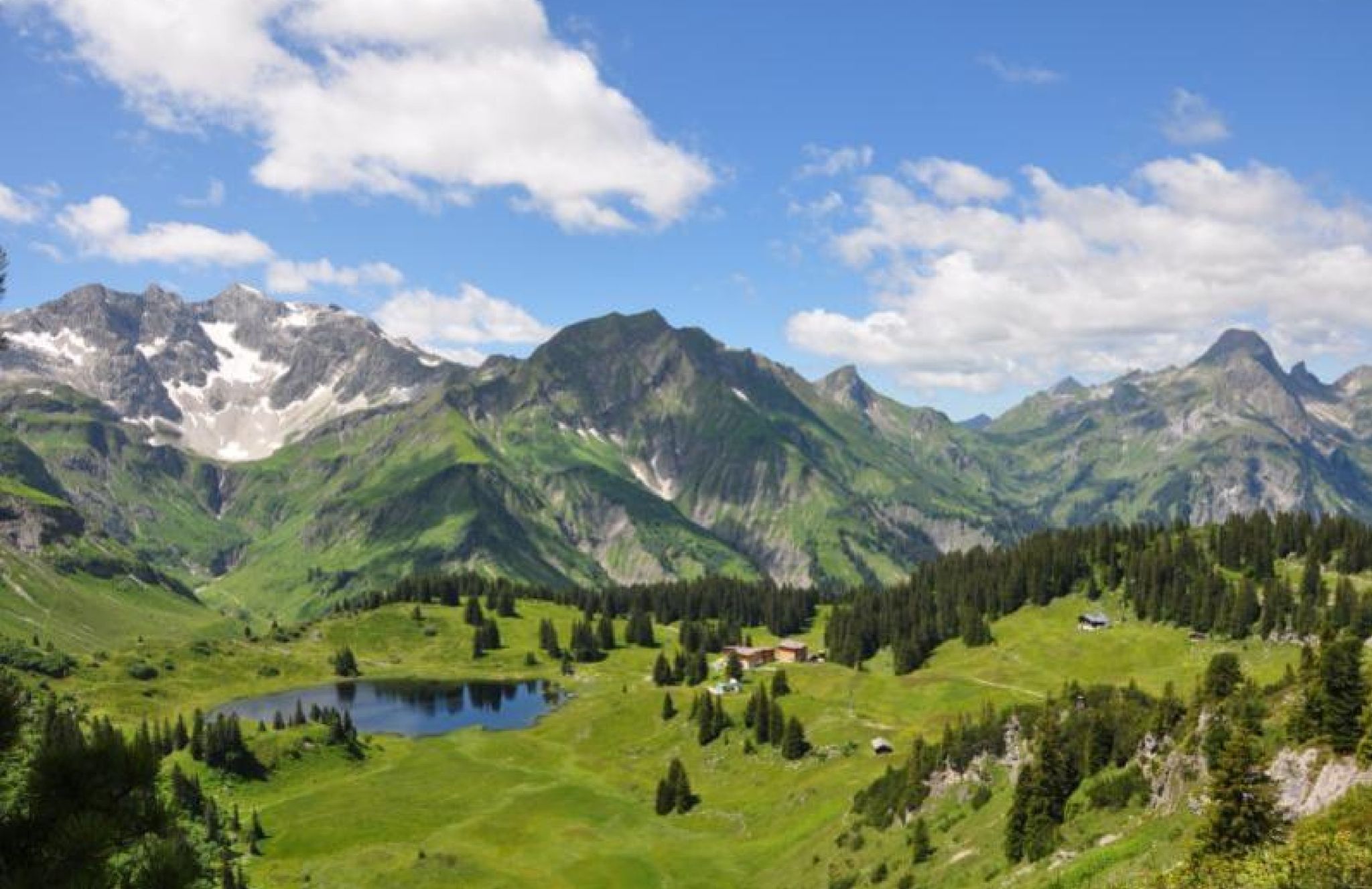 Große Freude in Schröcken: Der Körbersee wurde zum schönsten Platz Österreichs gekürt.