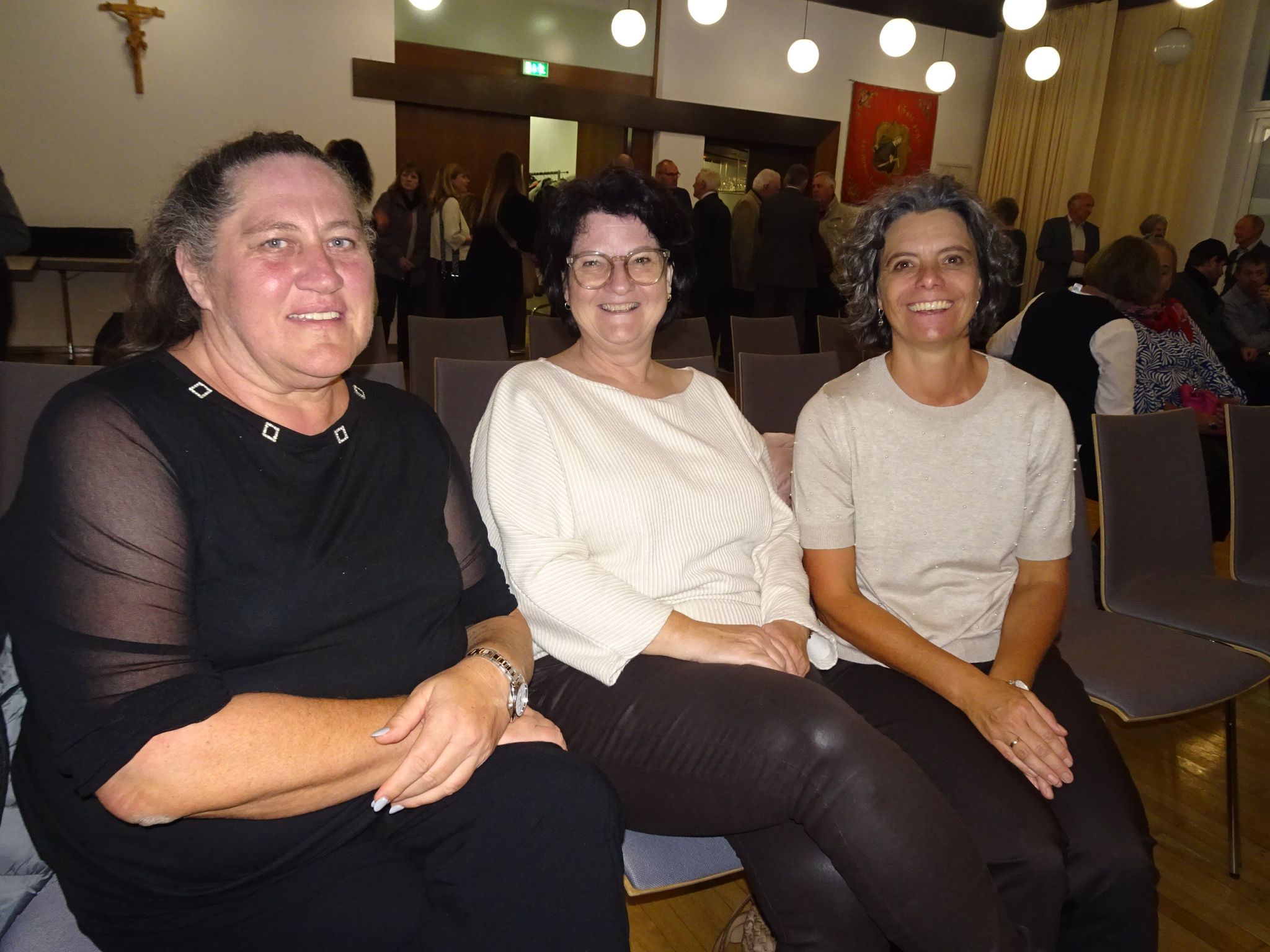 Die Krankenpflegevereinsmitarbeiterinnen Helga Santner, Ingrid Hollenstein und Ursula Herburger kamen ebenfalls zur JHV.