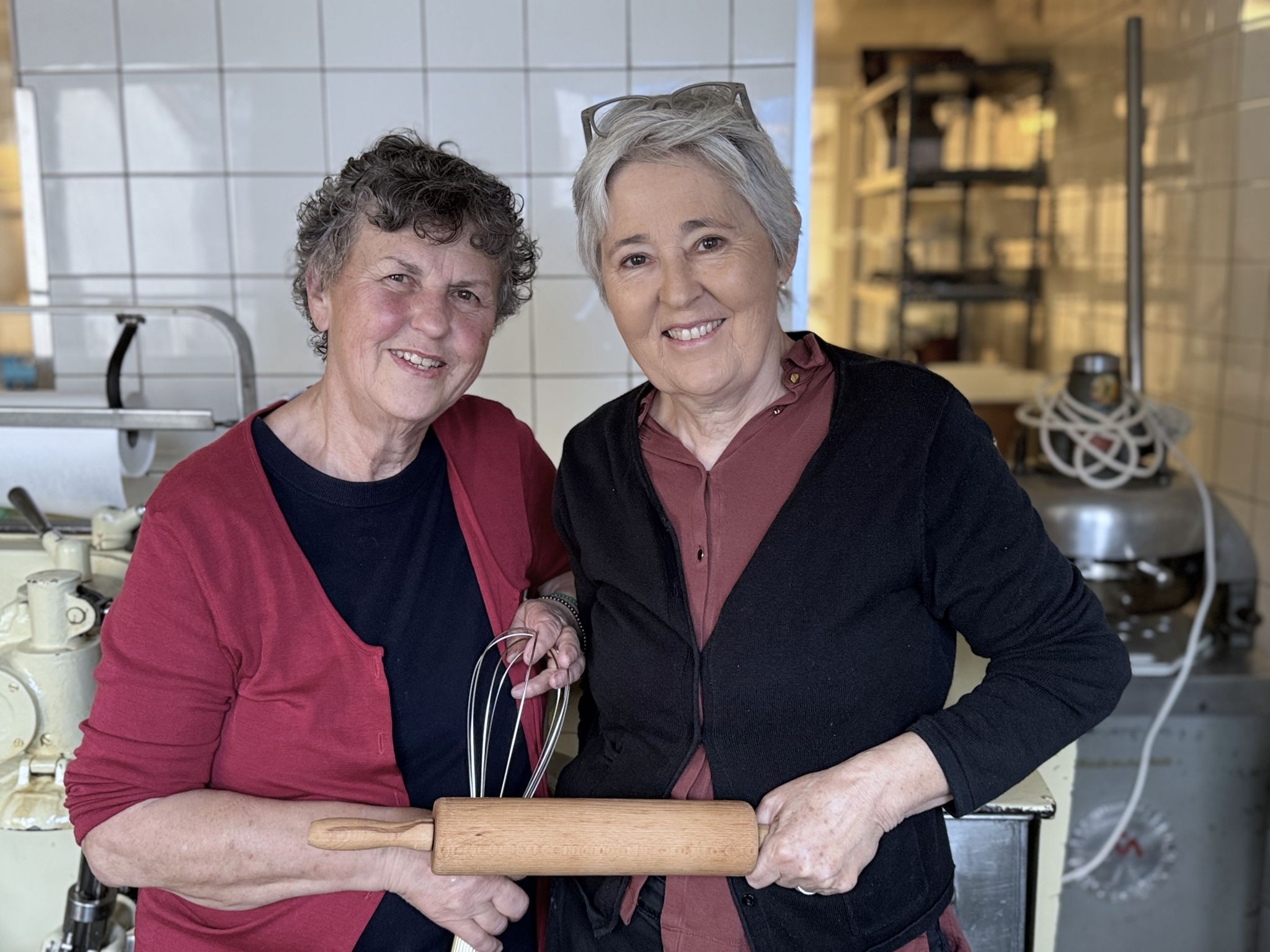 Kuchenbäckerinnen Isolde Adamek und Angelika Hagspiel.