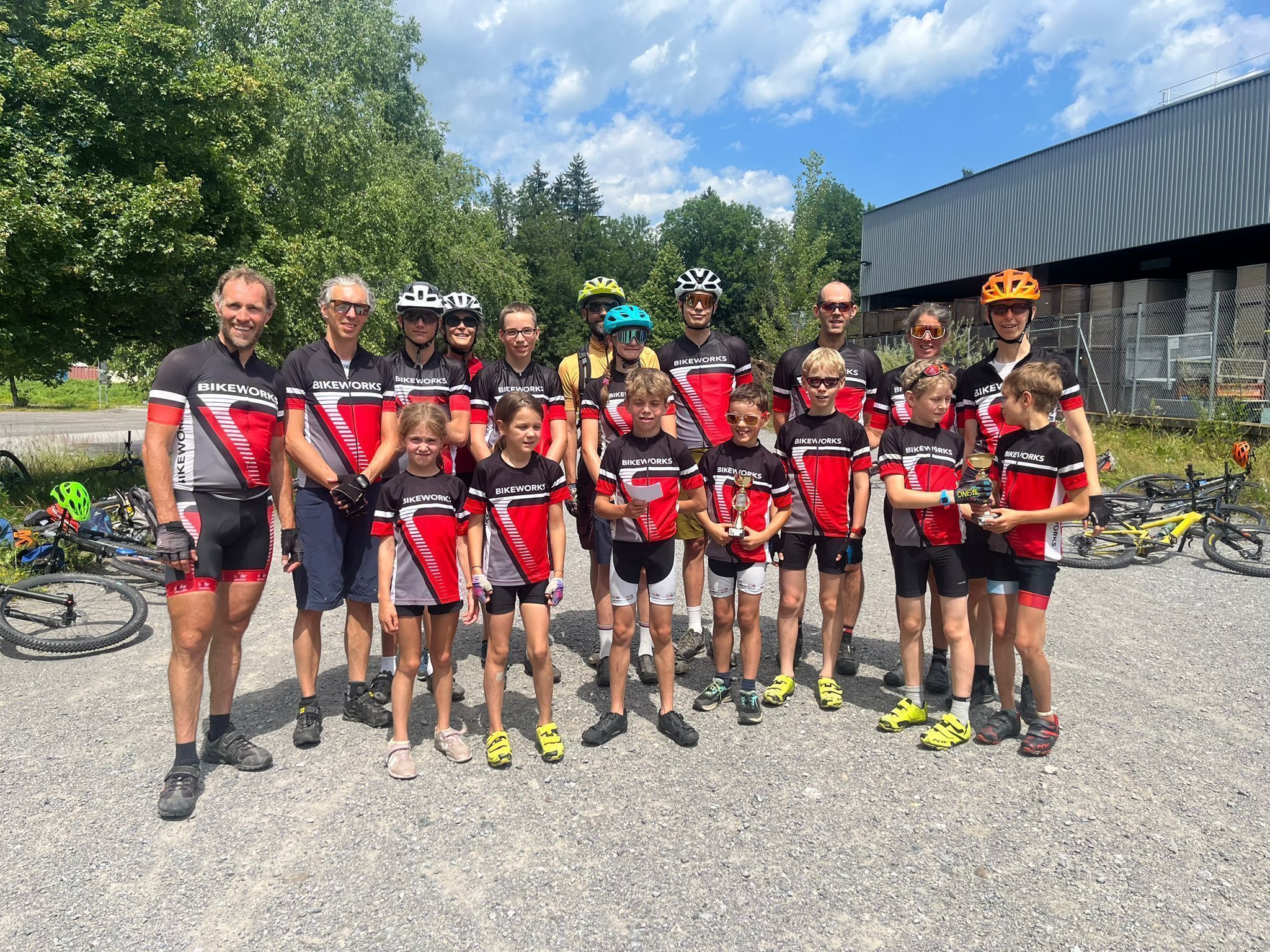 Der Nachwuchs vom Bike Works Race Team.