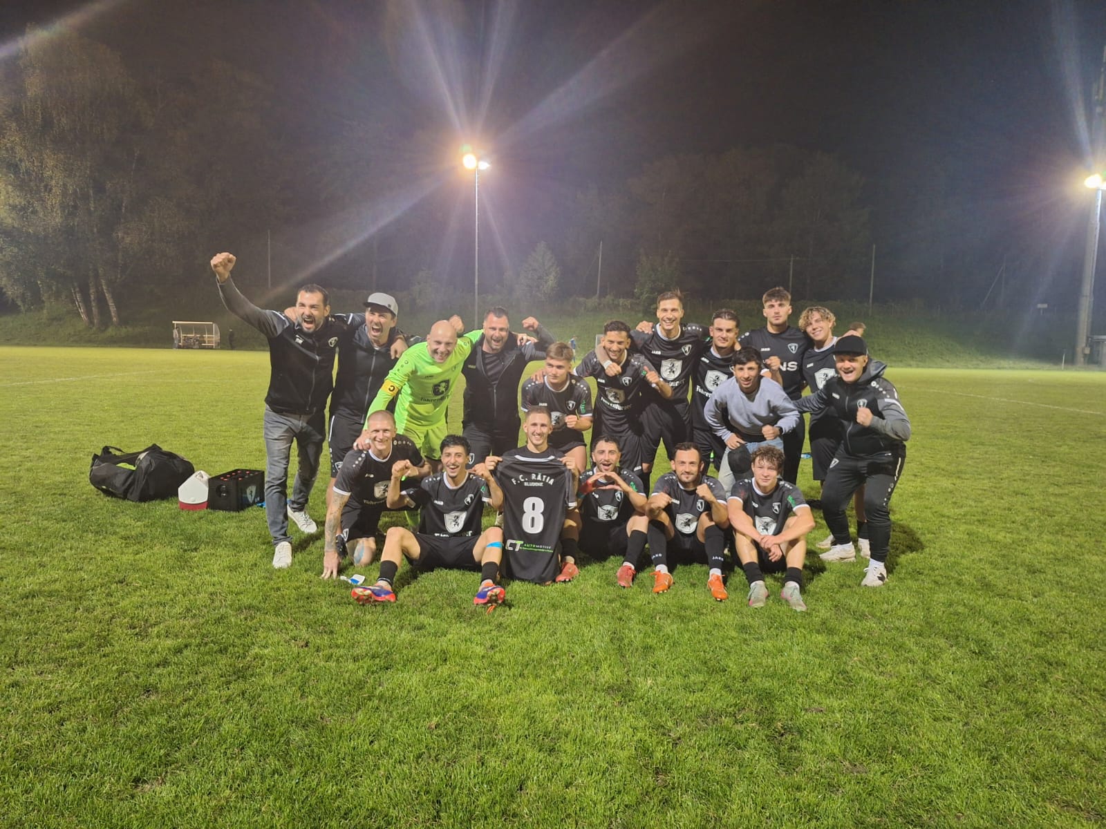 Jubel im Lager von FC Rätia Bludenz. 