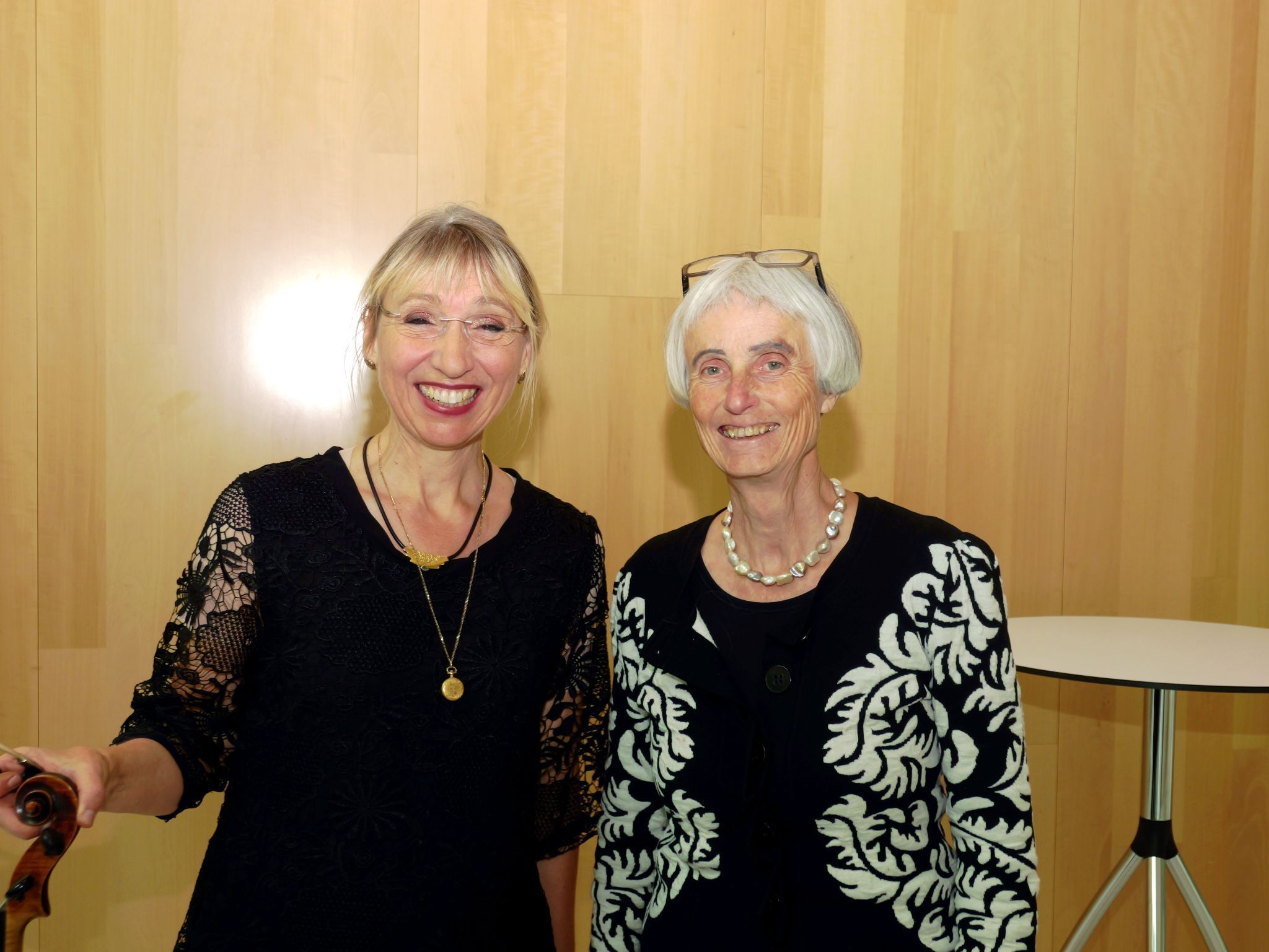 Karin Regina Florey und Dr. Jutta Gnaiger-Rathmanner.
