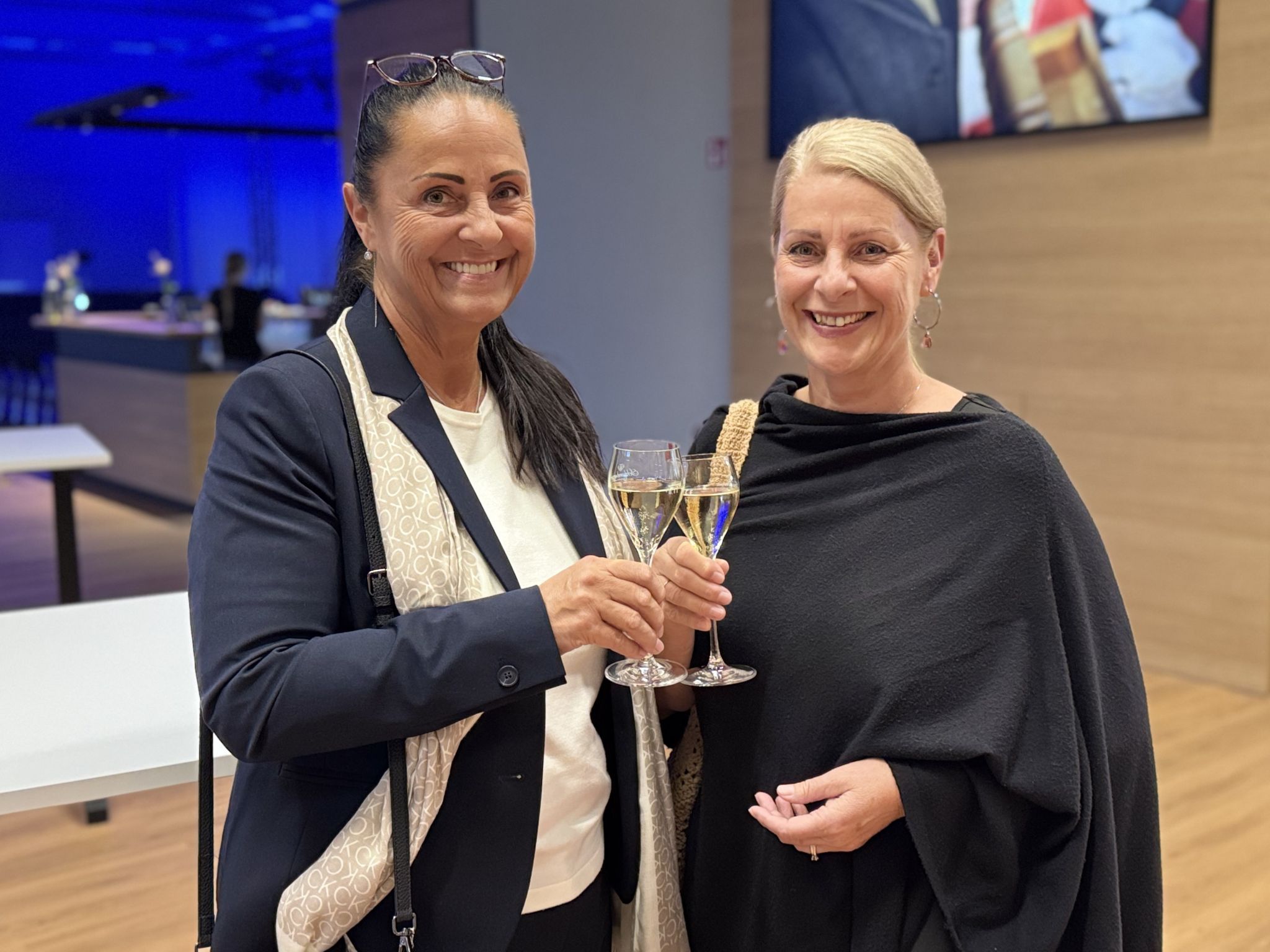 Monika Gabriel (Beerli Storen) und Roswitha Lüchinger.