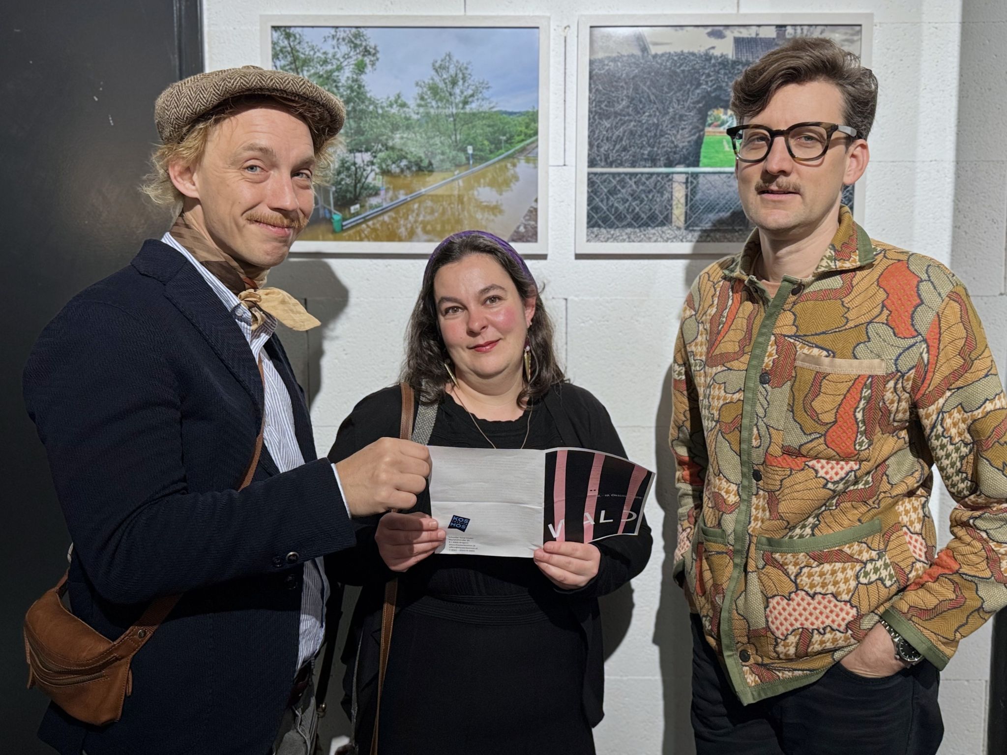 Freunde der Autorin Christoph Schiele und Cäcilia Wimmer mit Verleger Anno Bechte.