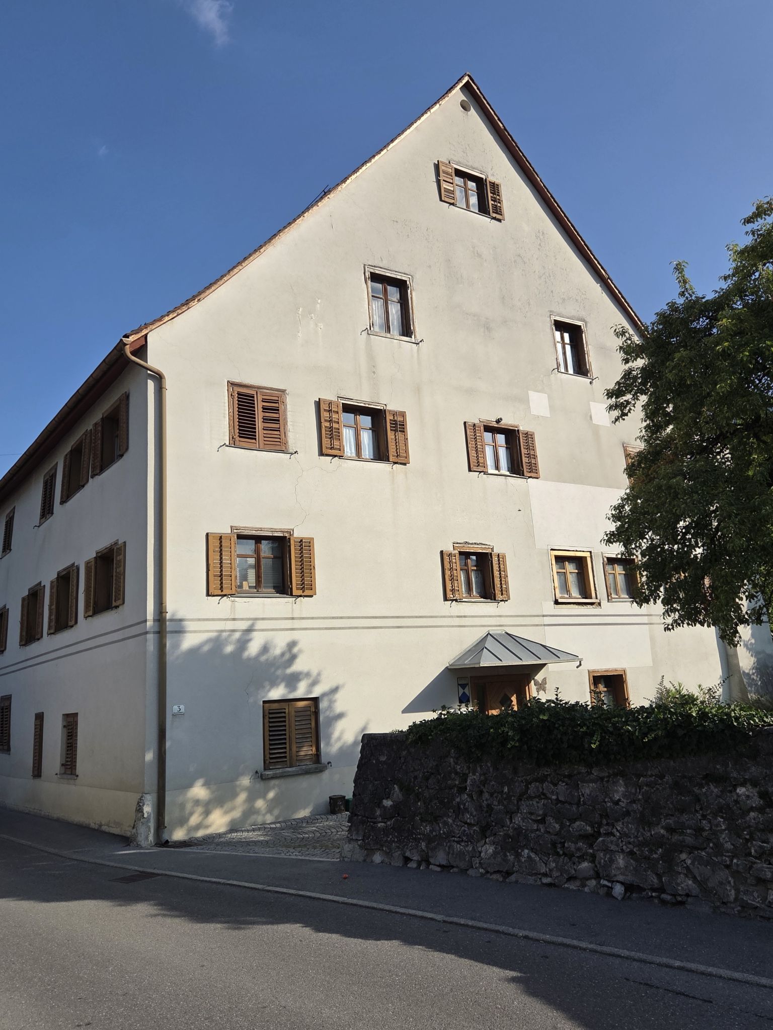 Dieses Gebäude in Brunnenfeld war Gegenstand bauhistorischer Untersuchungen (Foto: OS)